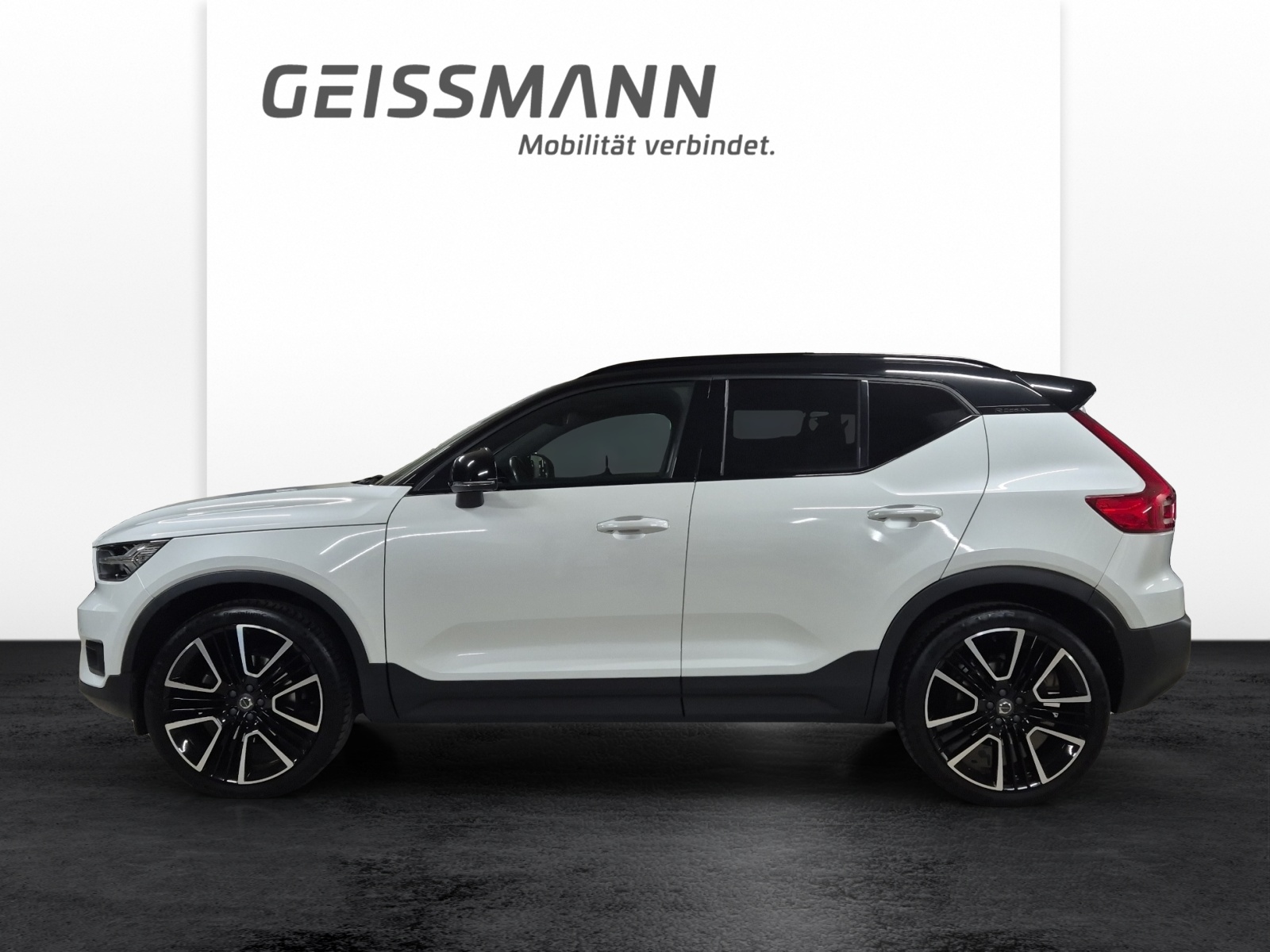 VOLVO XC40 2.0 D4 R-Design AWD-showroom-element-2