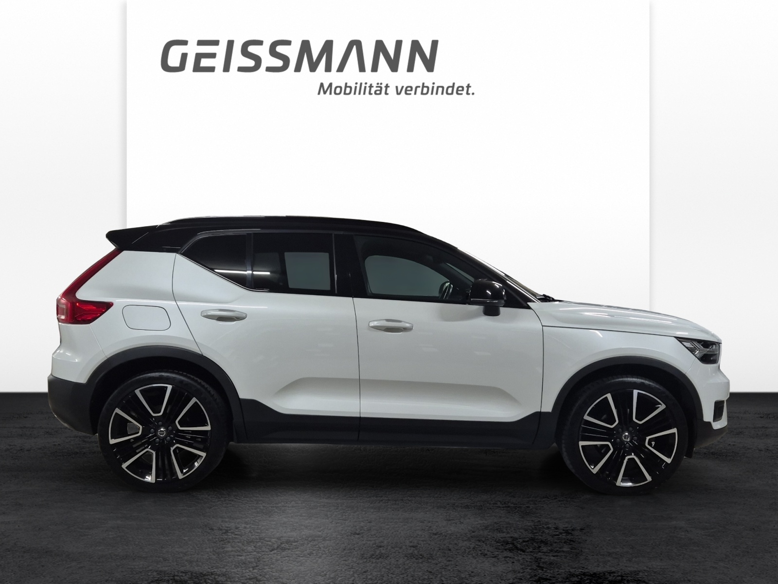 VOLVO XC40 2.0 D4 R-Design AWD-showroom-element-3