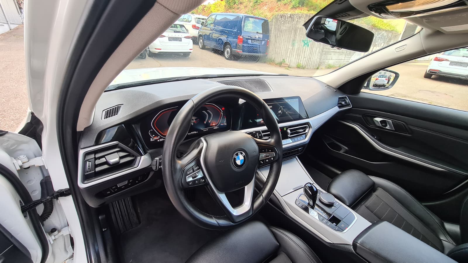 BMW 320d xDrive 48V Touring Steptronic ** Teil-Leder ** Gr-Navi ** Sitzheizung ** PDC Vorne + Hinten ** Frisch Ab MFK & Service **-image-19