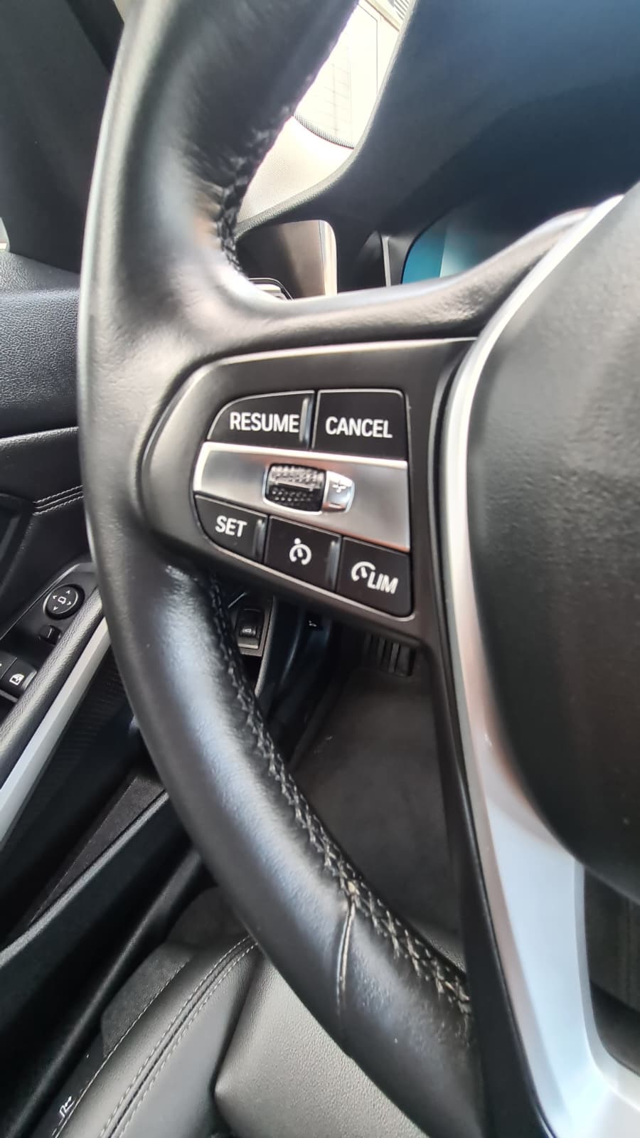 BMW 320d xDrive 48V Touring Steptronic ** Teil-Leder ** Gr-Navi ** Sitzheizung ** PDC Vorne + Hinten ** Frisch Ab MFK & Service **-image-11