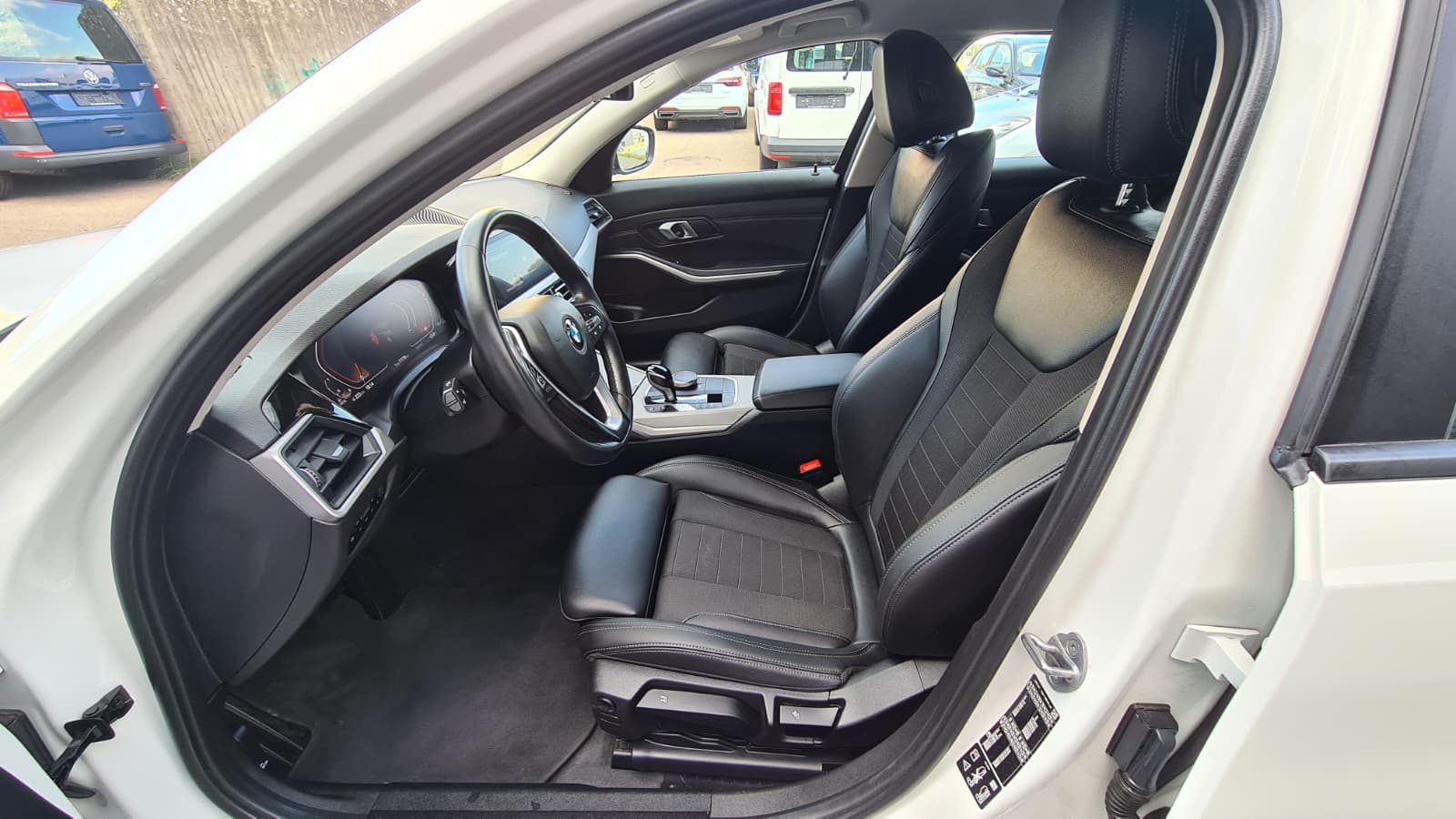BMW 320d xDrive 48V Touring Steptronic ** Teil-Leder ** Gr-Navi ** Sitzheizung ** PDC Vorne + Hinten ** Frisch Ab MFK & Service **-image-20