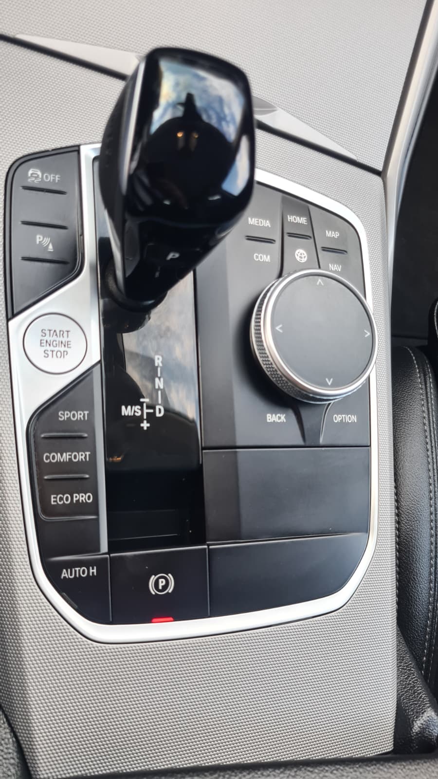BMW 320d xDrive 48V Touring Steptronic ** Teil-Leder ** Gr-Navi ** Sitzheizung ** PDC Vorne + Hinten ** Frisch Ab MFK & Service **-image-17