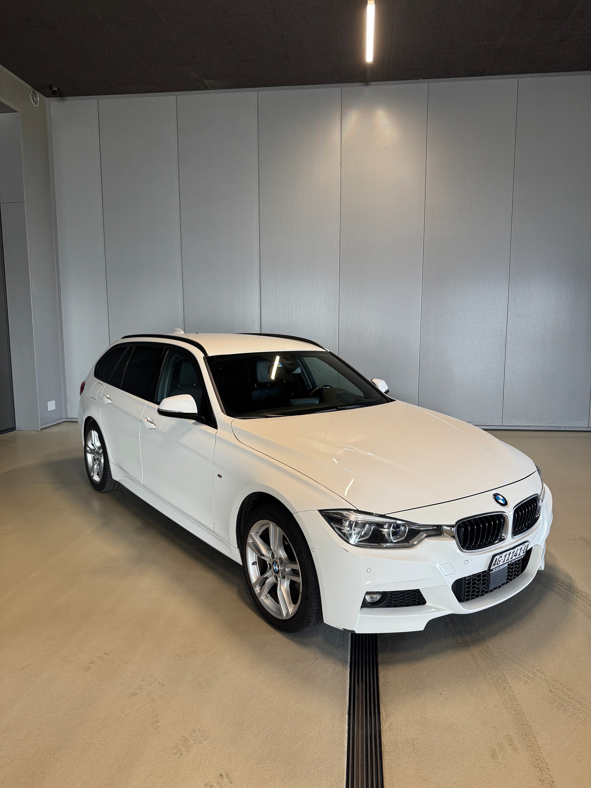 BMW 320d xDrive-image-0
