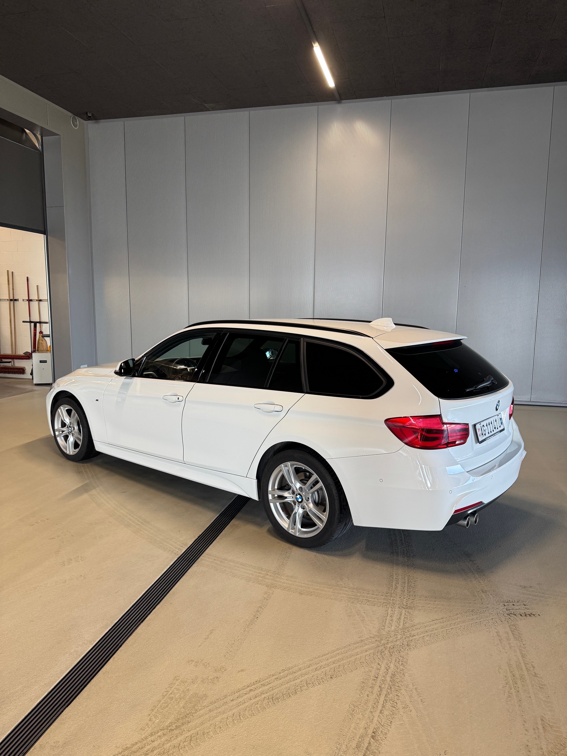 BMW 320d xDrive-image-3