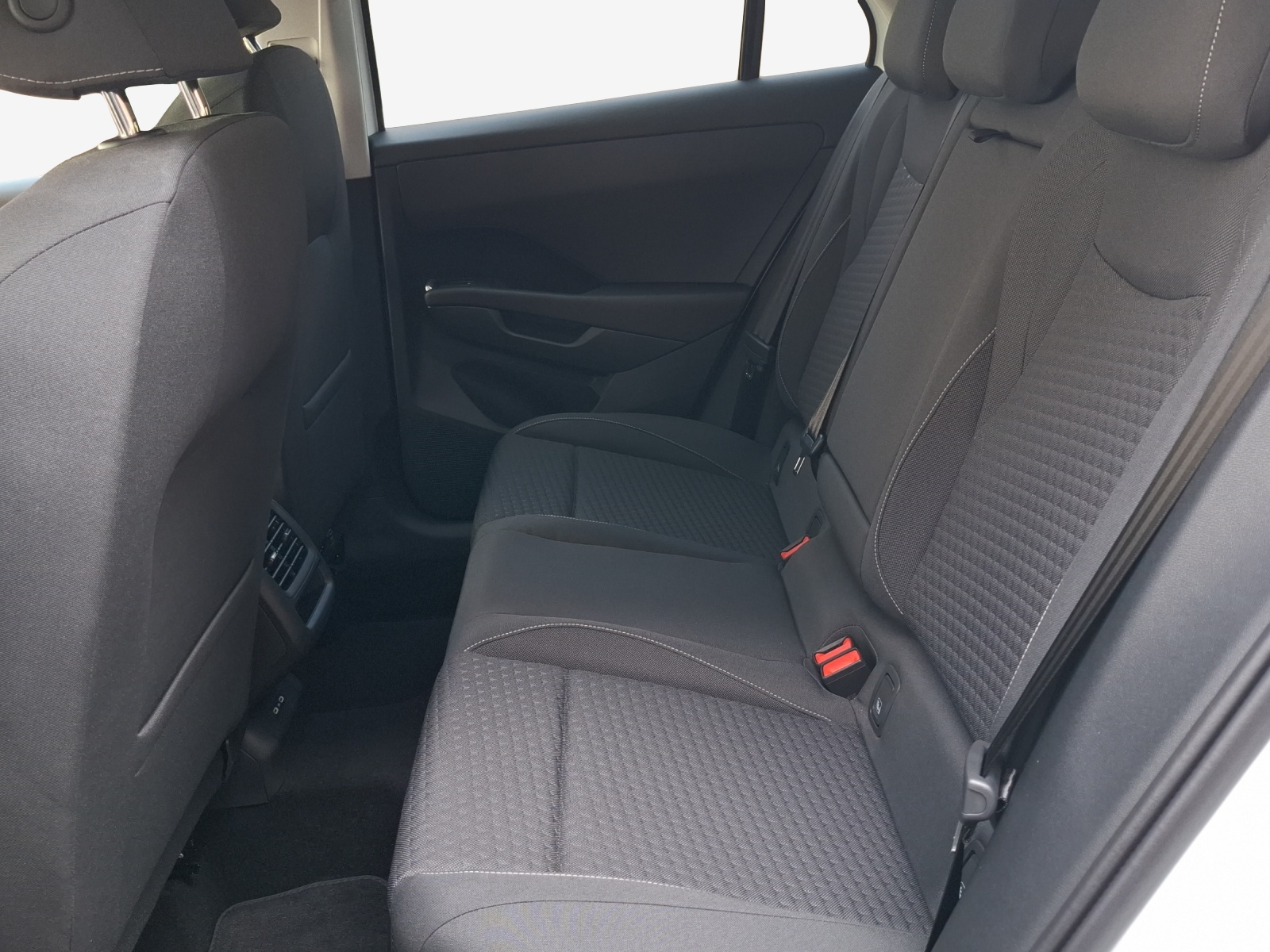 VW T-Roc 1.5 eTSI mHEV Life DSG-image-11