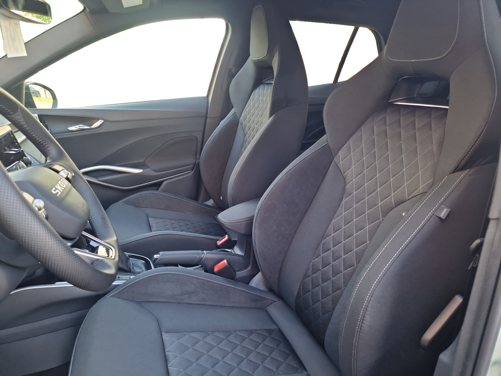 SKODA Fabia 1.0 TSI Monte Carlo DSG MY 2027-image-9