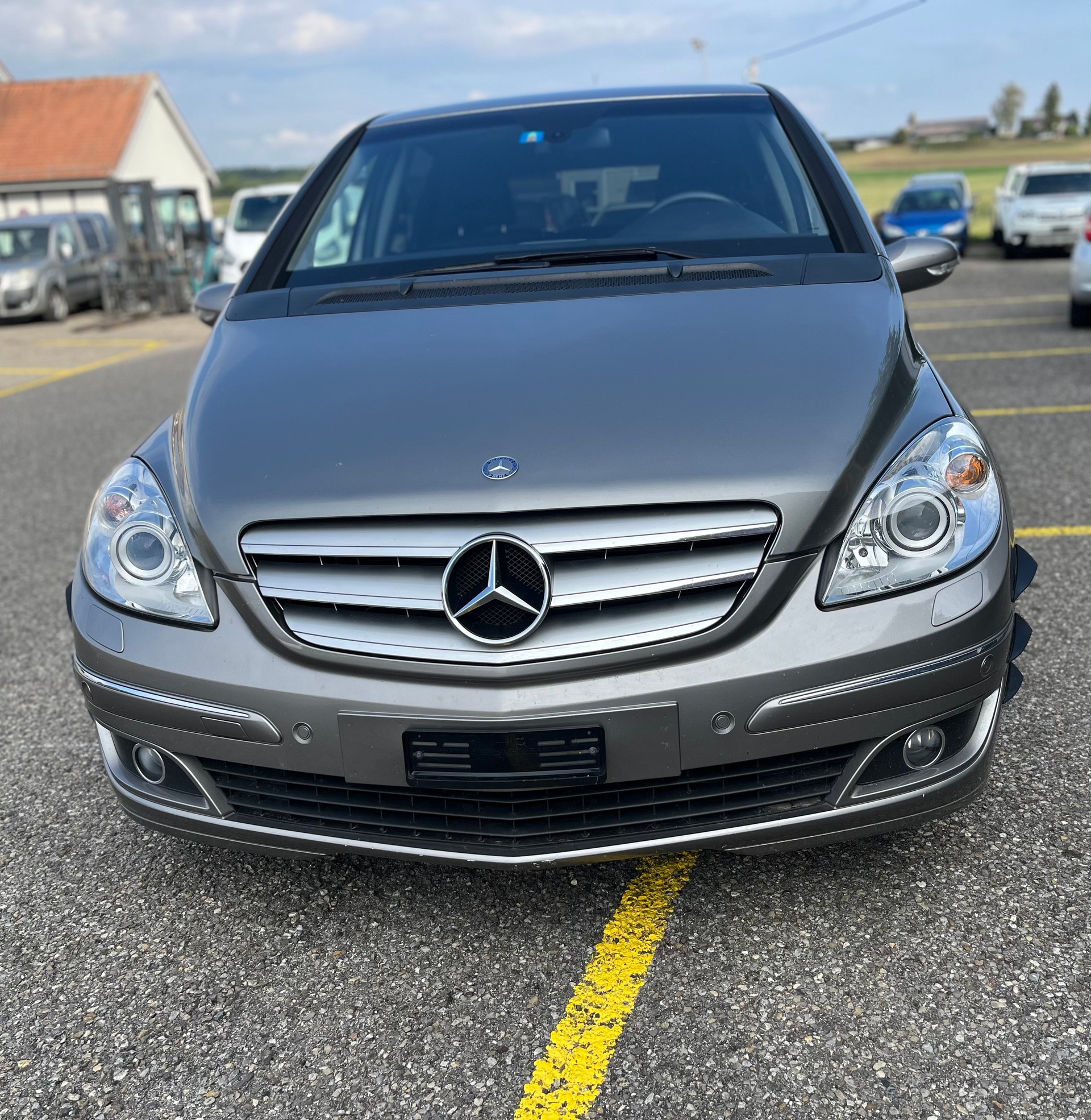 MERCEDES-BENZ Automat mit Klimaanlage und Alufelgen mit Winterreifen B04-image-1