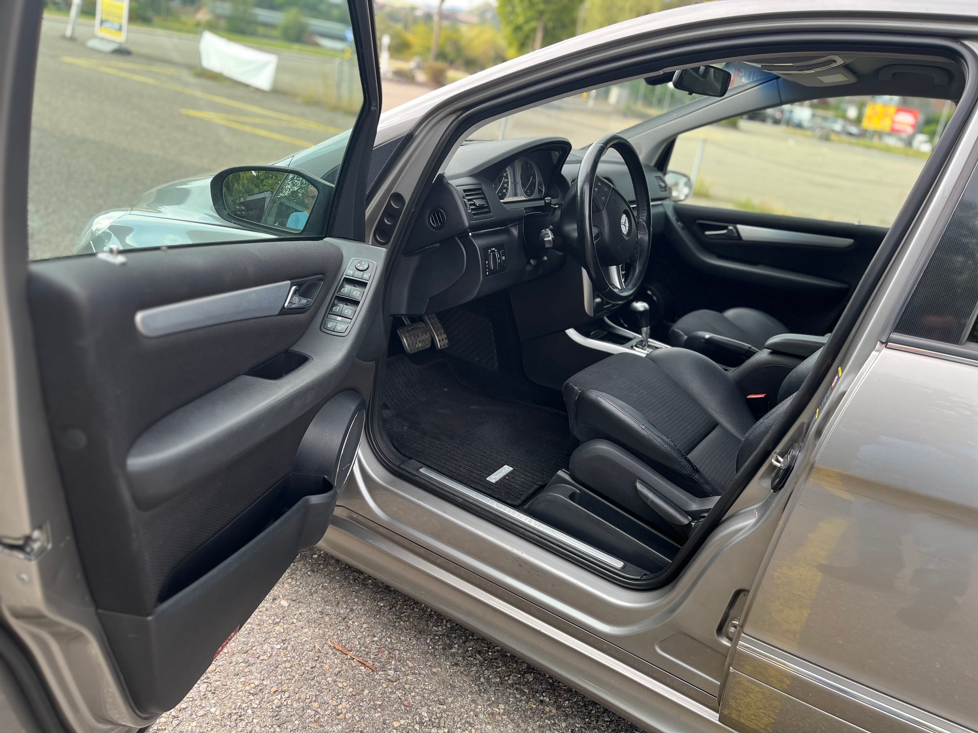 MERCEDES-BENZ Automat mit Klimaanlage und Alufelgen mit Winterreifen B04-image-14