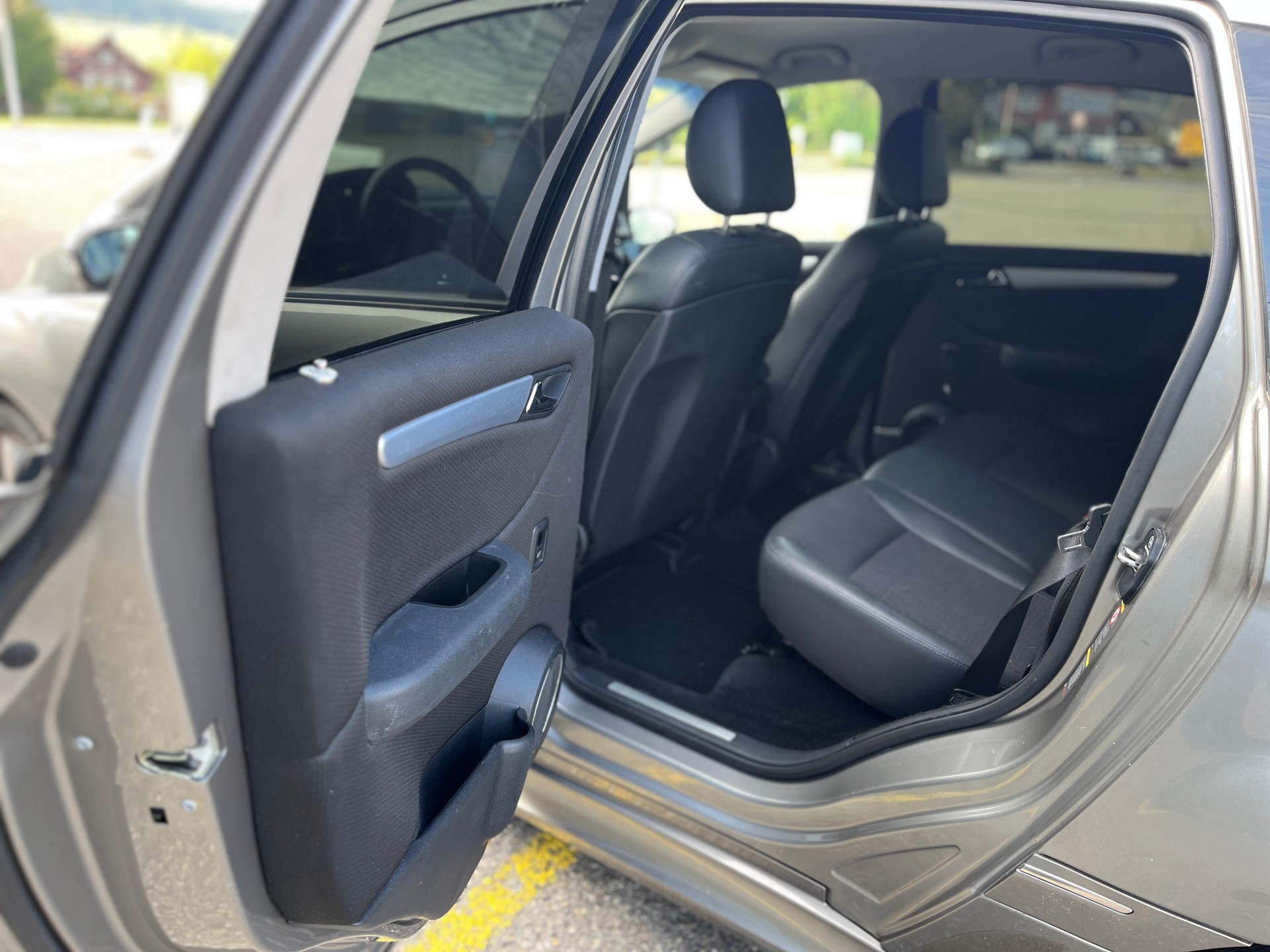 MERCEDES-BENZ Automat mit Klimaanlage und Alufelgen mit Winterreifen B04-image-12