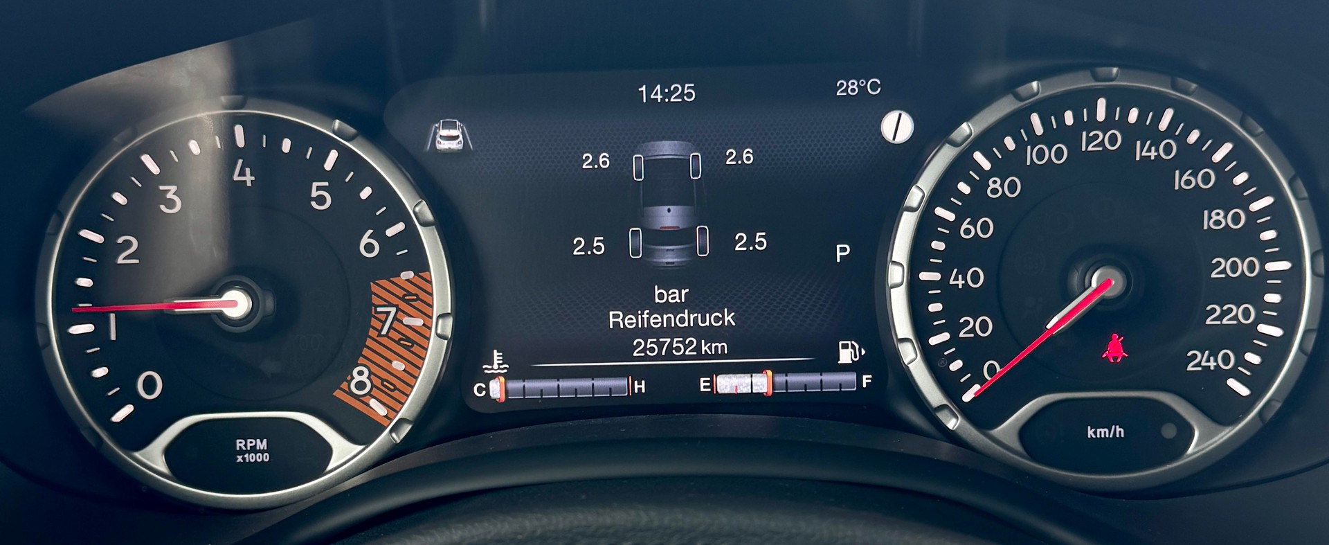 JEEP Renegade 1.3 Turbo Limited AWD-image-11