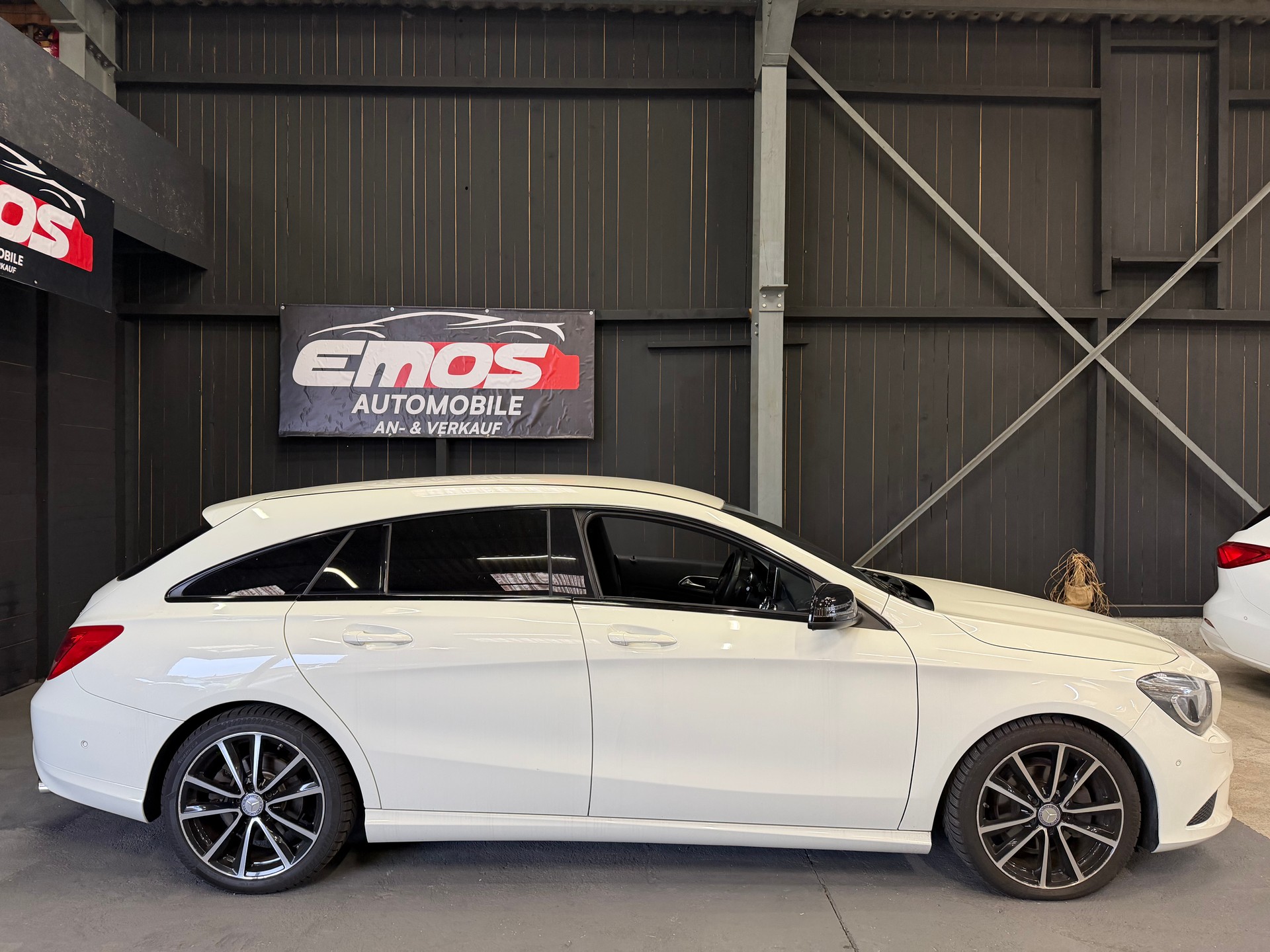 MERCEDES-BENZ CLA Shooting Brake 200 d-image-3