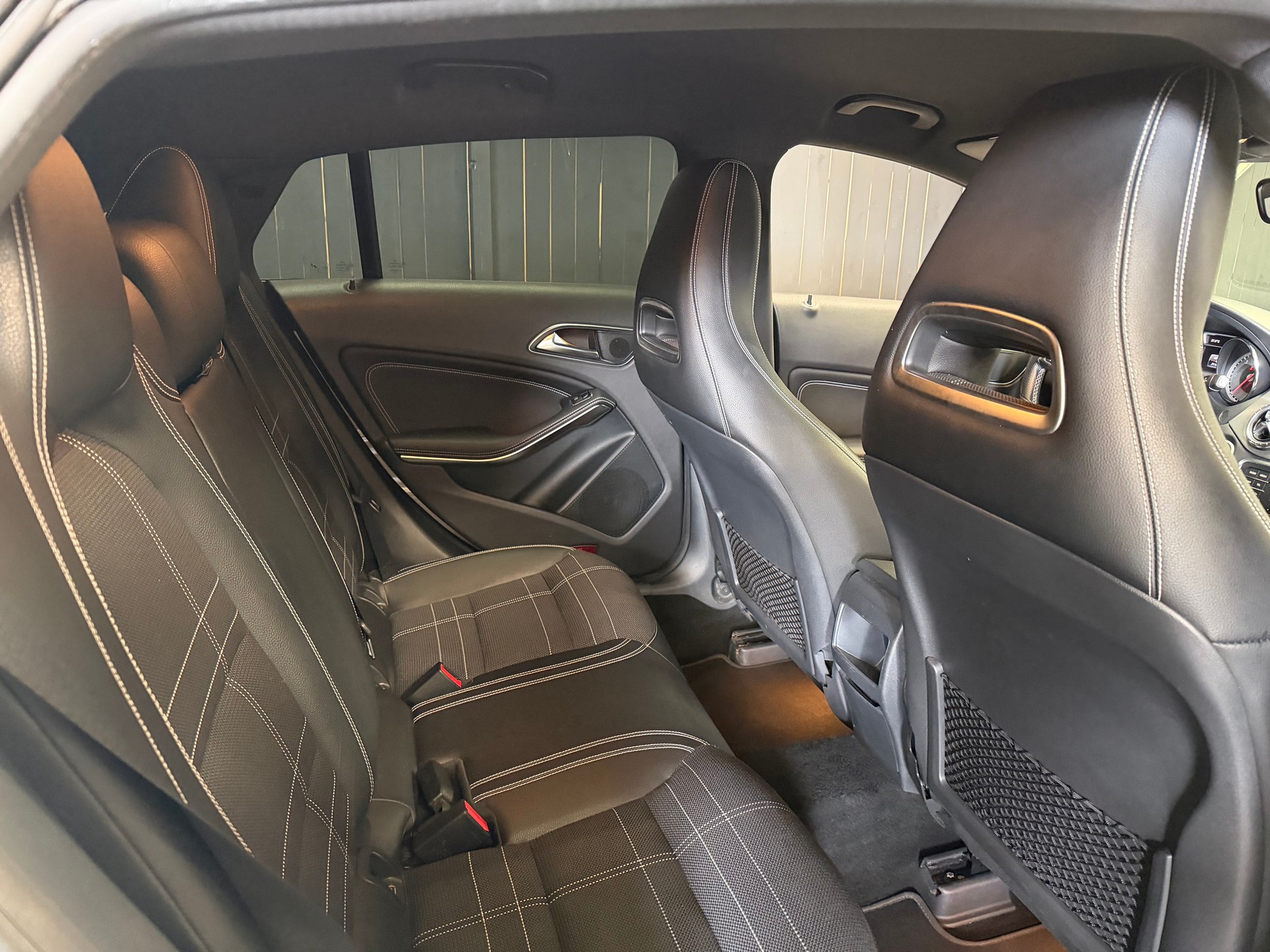 MERCEDES-BENZ CLA Shooting Brake 200 d-image-10