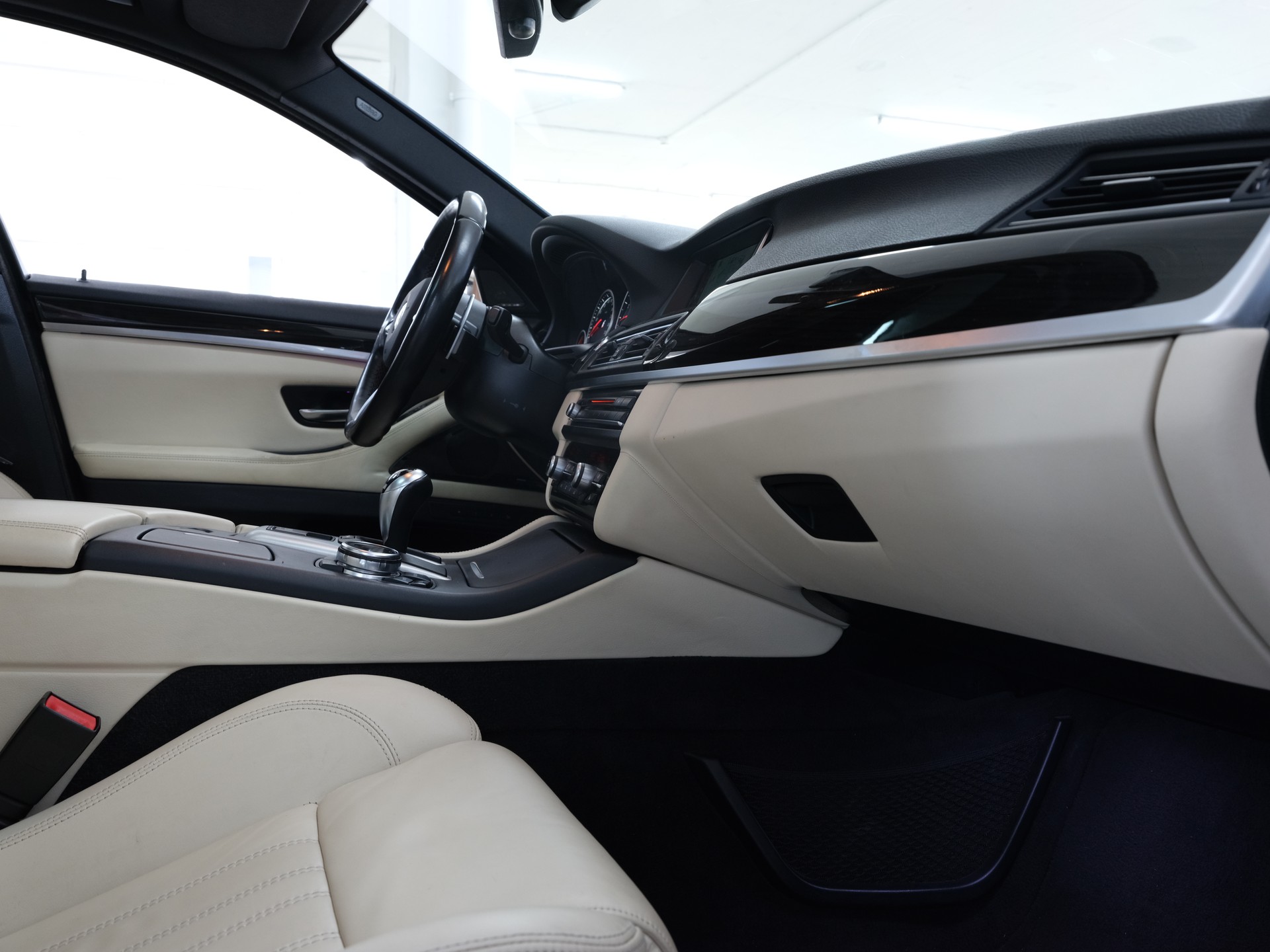 BMW M5 Drivelogic *Harman & Kardon* *GRAIL Abgassanlage* *Rückfahrkamera*-image-30