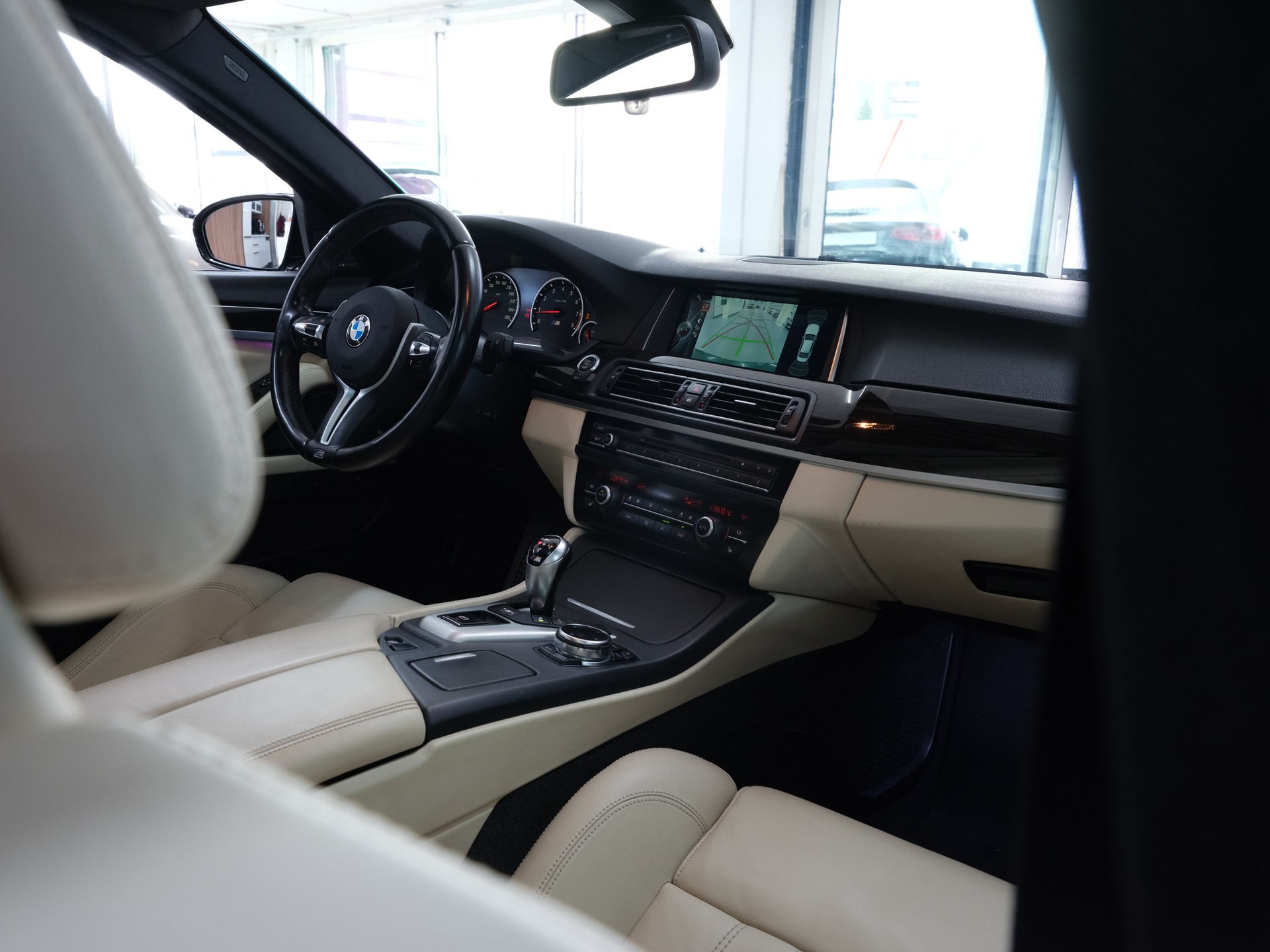 BMW M5 Drivelogic *Harman & Kardon* *GRAIL Abgassanlage* *Rückfahrkamera*-image-27