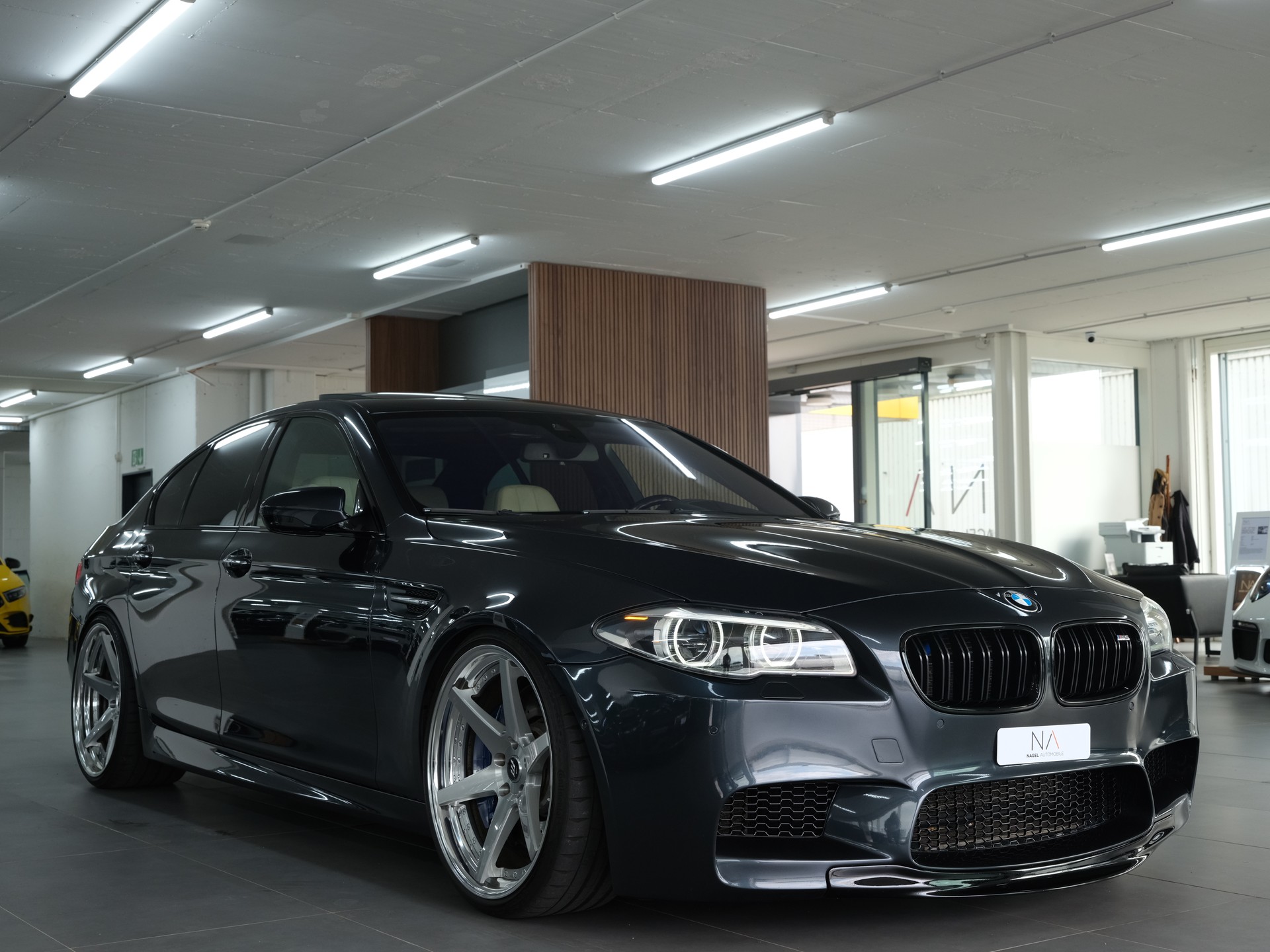 BMW M5 Drivelogic *Harman & Kardon* *GRAIL Abgassanlage* *Rückfahrkamera*-image-1