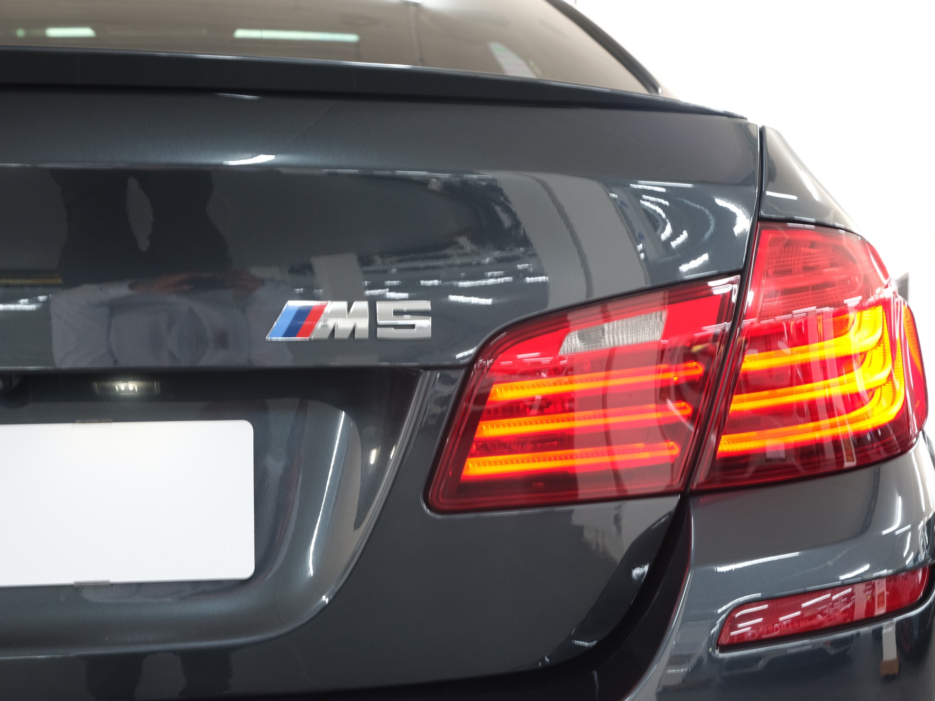 BMW M5 Drivelogic *Harman & Kardon* *GRAIL Abgassanlage* *Rückfahrkamera*-image-15