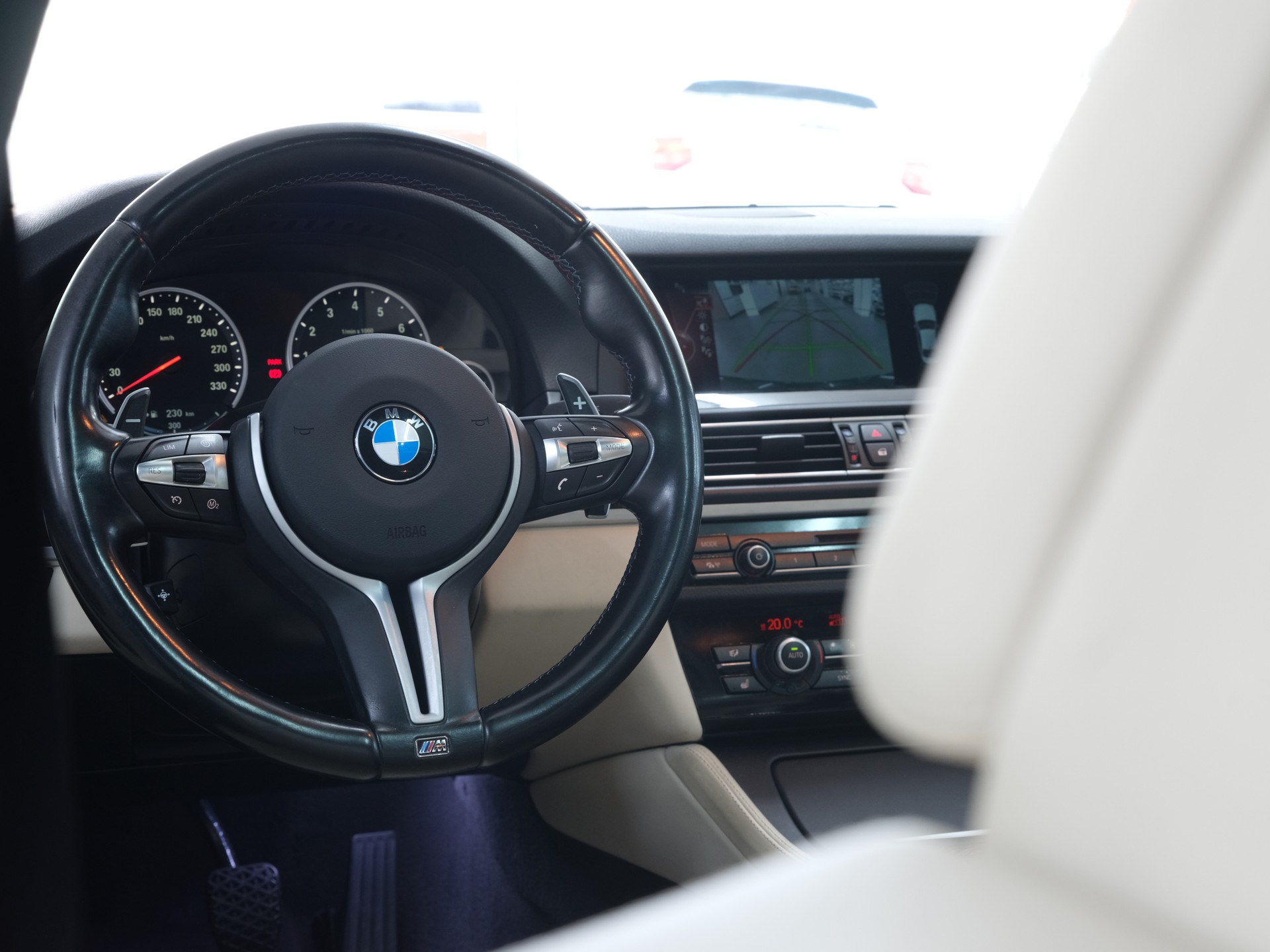 BMW M5 Drivelogic *Harman & Kardon* *GRAIL Abgassanlage* *Rückfahrkamera*-image-22