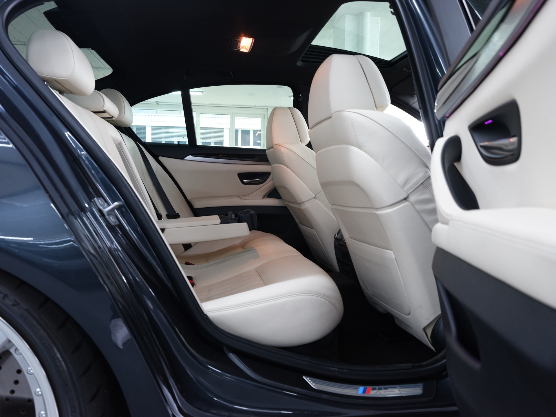 BMW M5 Drivelogic *Harman & Kardon* *GRAIL Abgassanlage* *Rückfahrkamera*-image-25