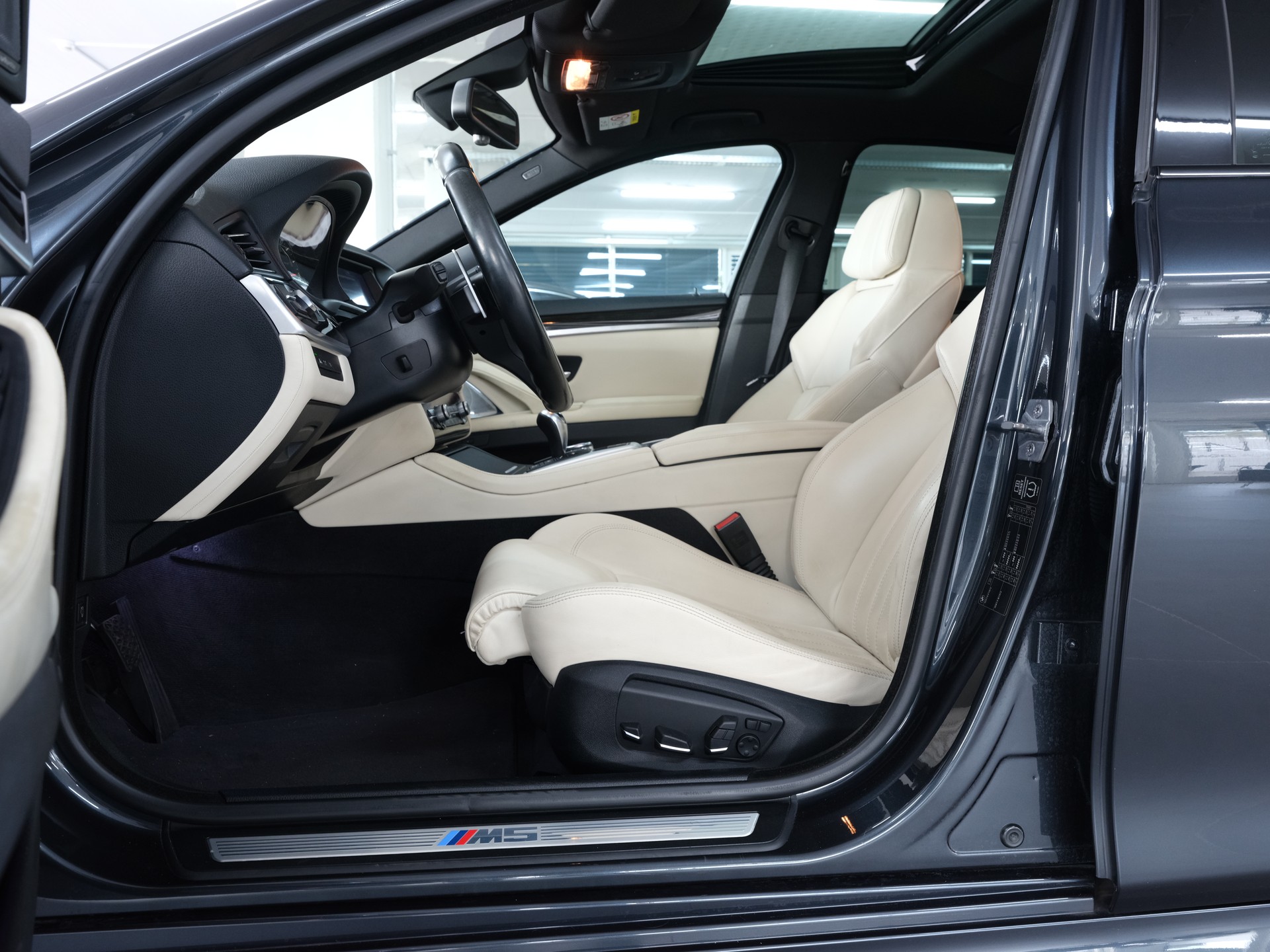 BMW M5 Drivelogic *Harman & Kardon* *GRAIL Abgassanlage* *Rückfahrkamera*-image-19