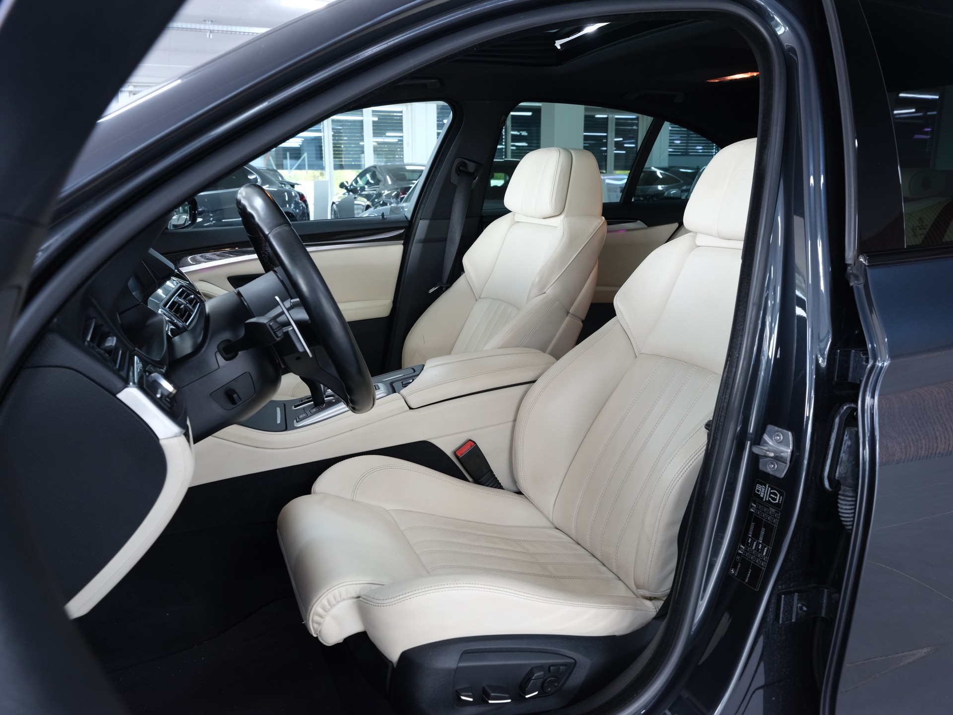 BMW M5 Drivelogic *Harman & Kardon* *GRAIL Abgassanlage* *Rückfahrkamera*-image-20