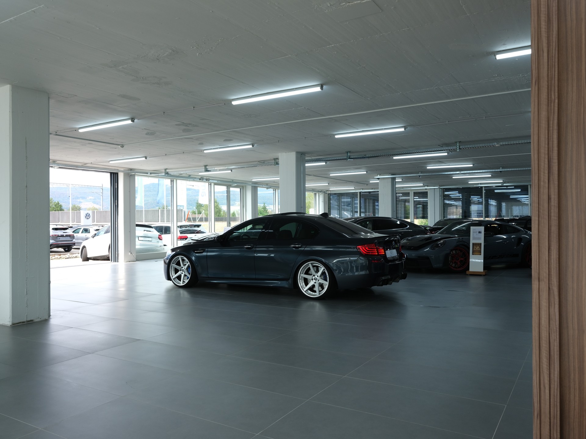 BMW M5 Drivelogic *Harman & Kardon* *GRAIL Abgassanlage* *Rückfahrkamera*-image-16