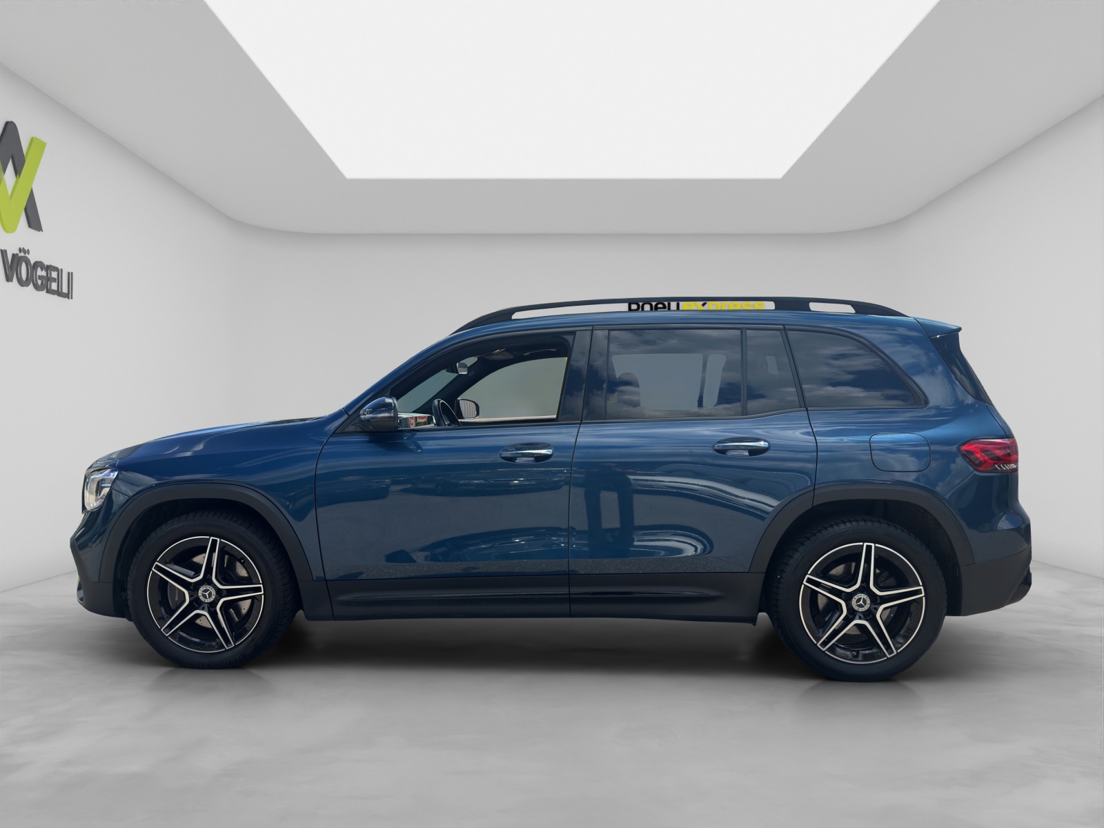 MERCEDES-BENZ GLB 250 AMG Line 4matic-showroom-element-2