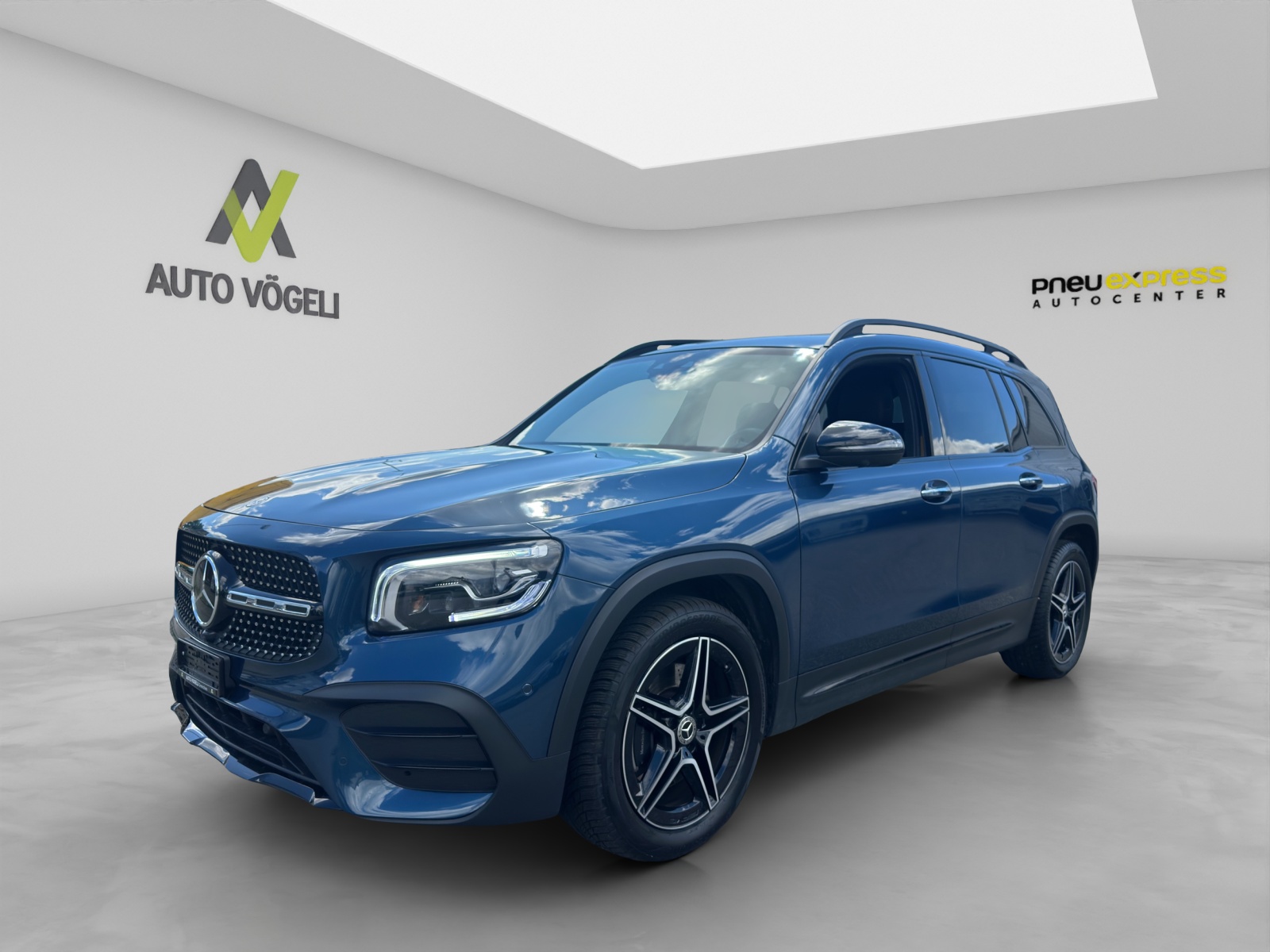 MERCEDES-BENZ GLB 250 AMG Line 4matic-showroom-element-1