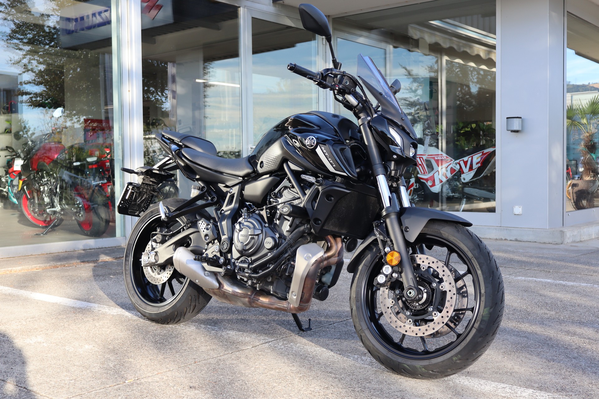 YAMAHA MT07A ABS-showroom-element-1