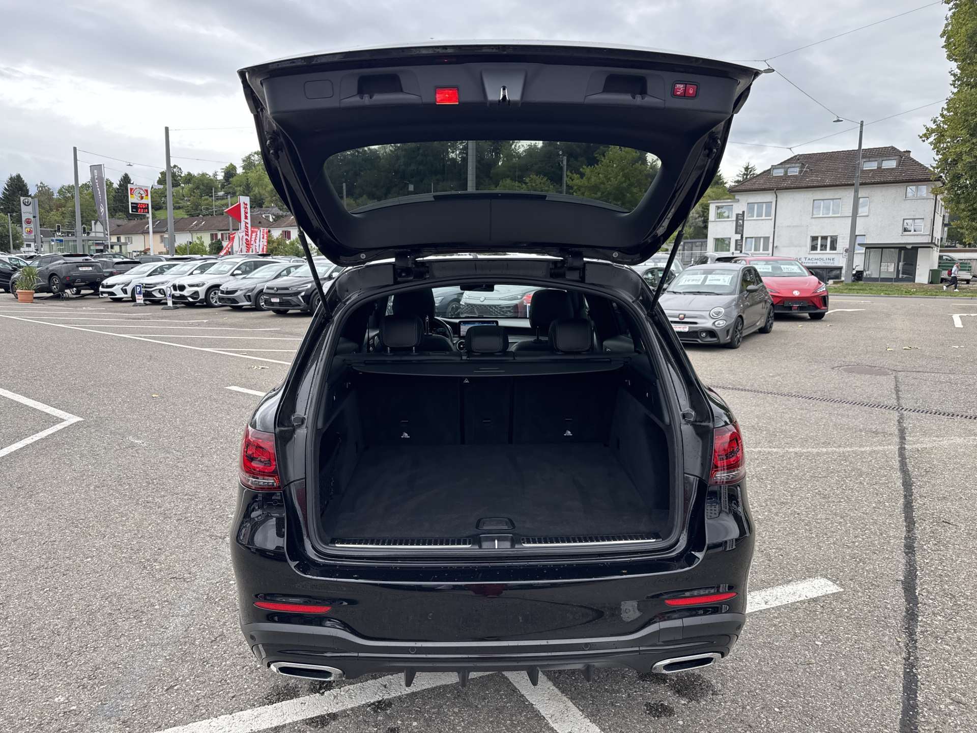 MERCEDES-BENZ GLC 200 AMG Line 4Matic G-Tronic Automat-image-2