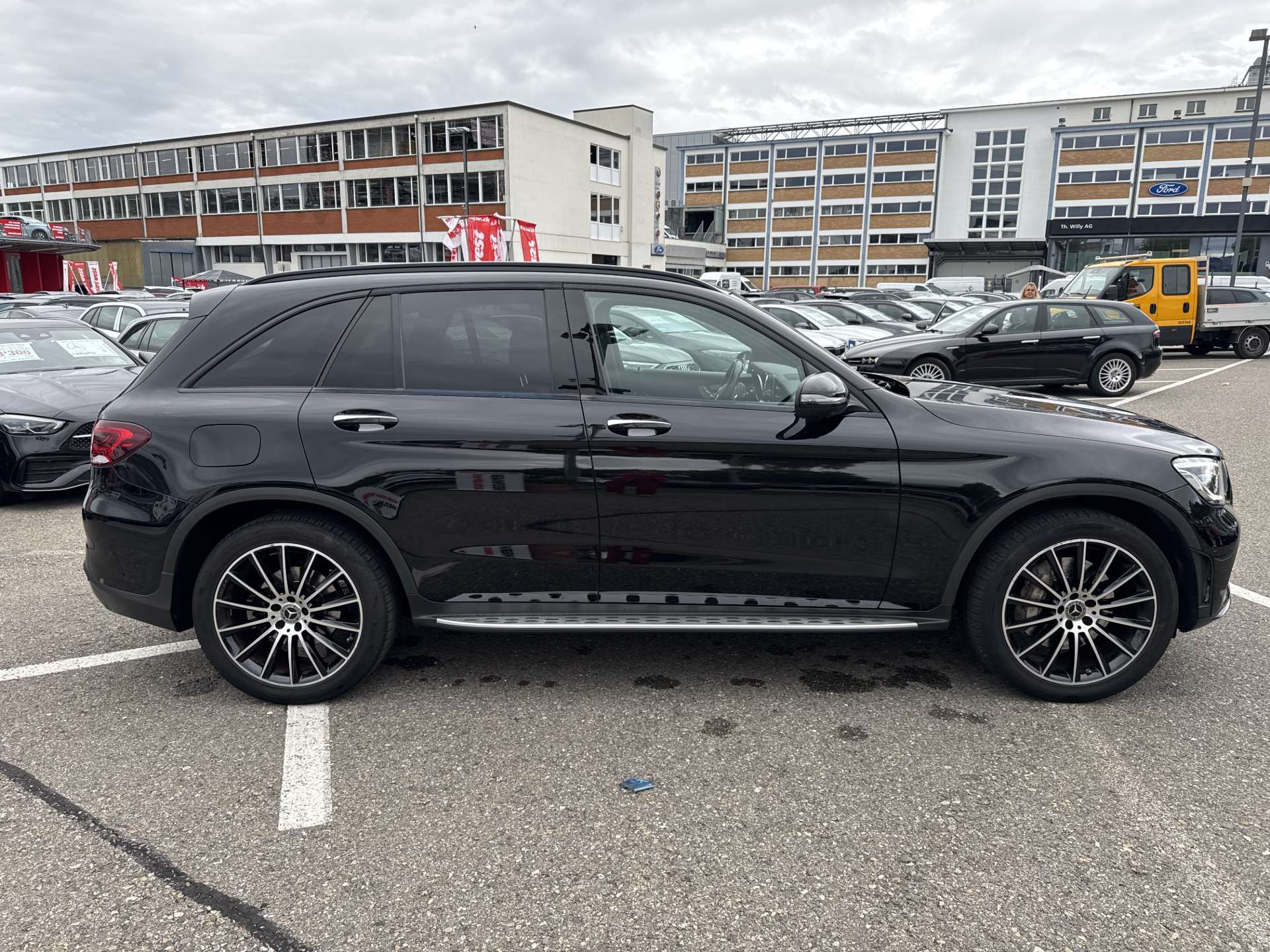 MERCEDES-BENZ GLC 200 AMG Line 4Matic G-Tronic Automat-image-3