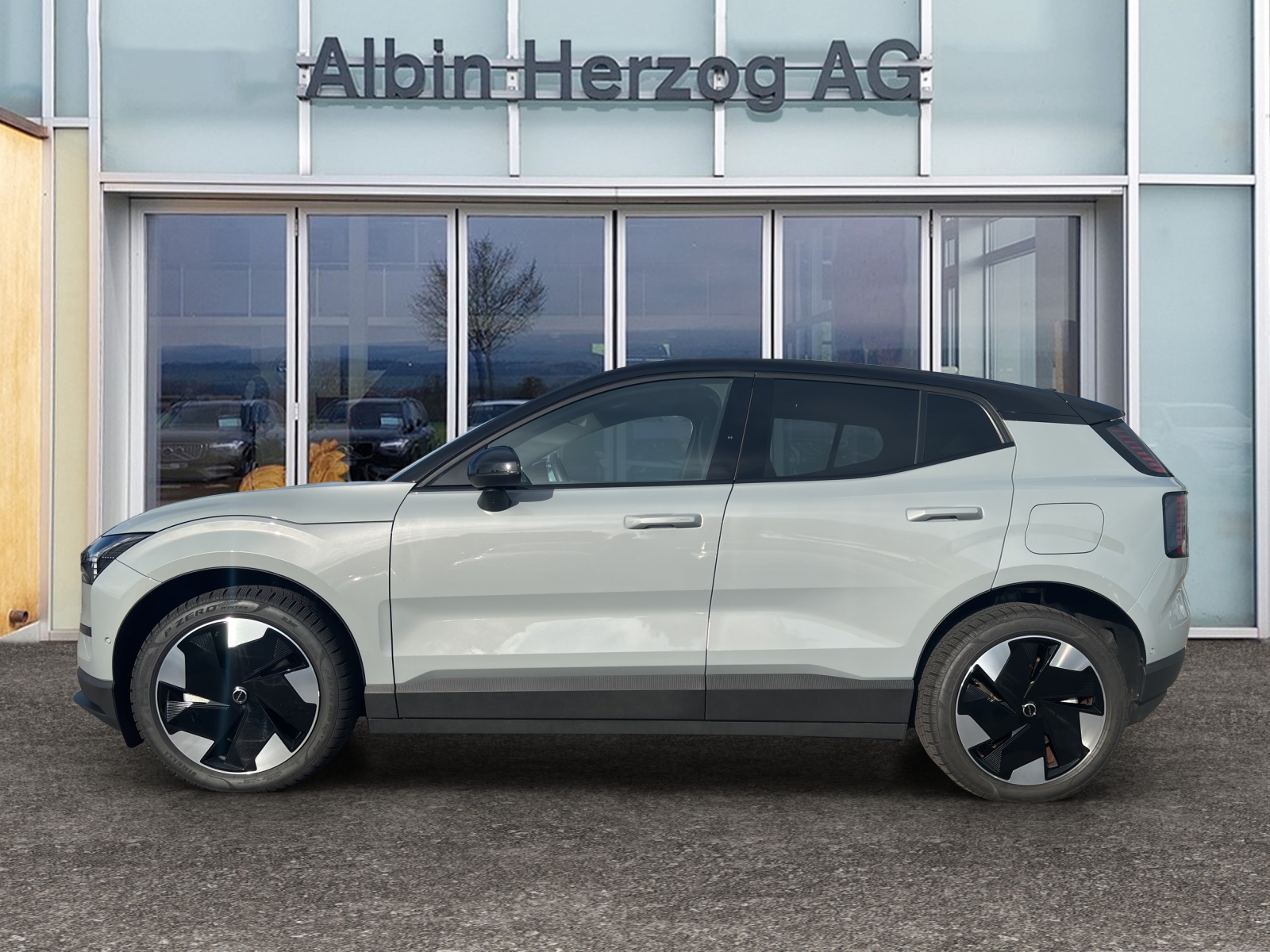 VOLVO EX30 E60 Twin Ultra Performance AWD-image-1