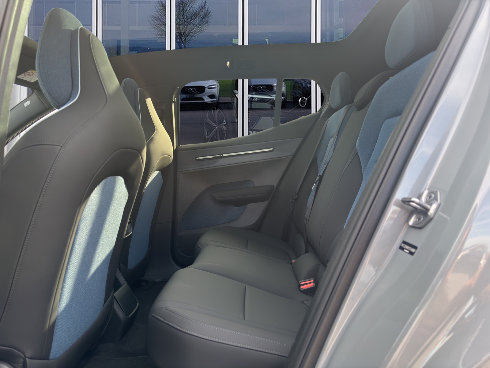 VOLVO EX30 E60 Twin Ultra Performance AWD-image-12