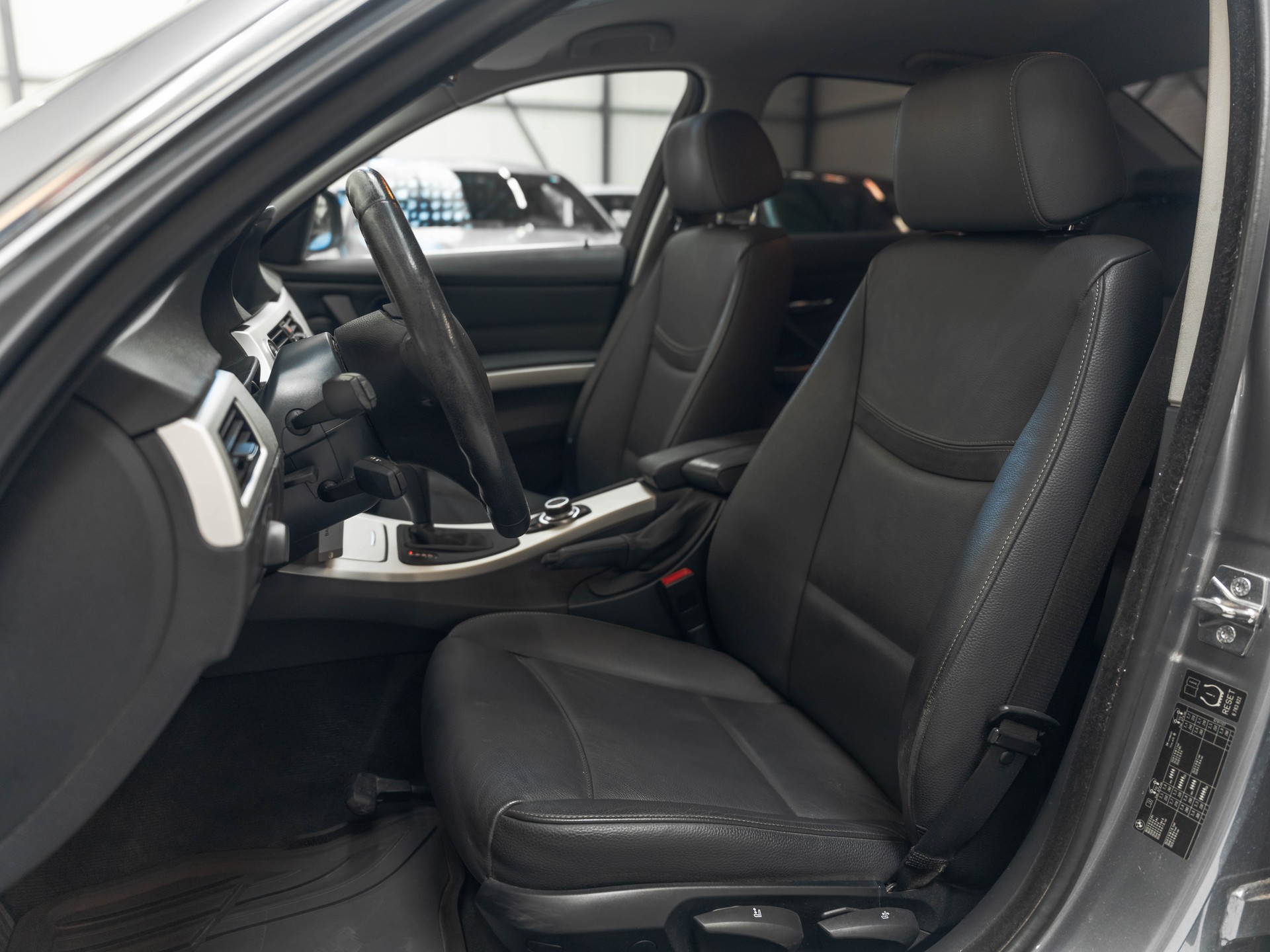 BMW 325i x-Drive more4you Steptronic-image-9