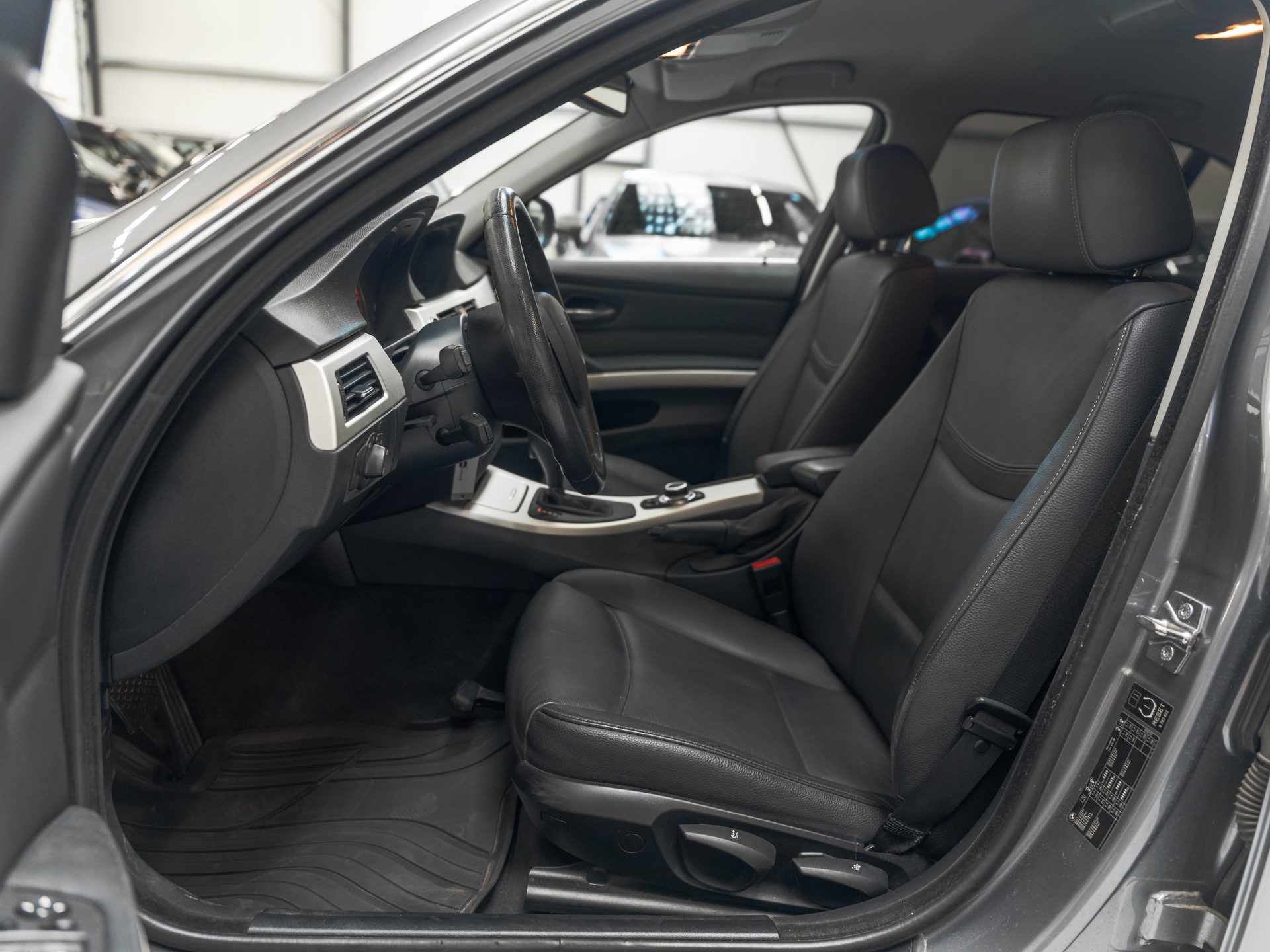 BMW 325i x-Drive more4you Steptronic-image-8