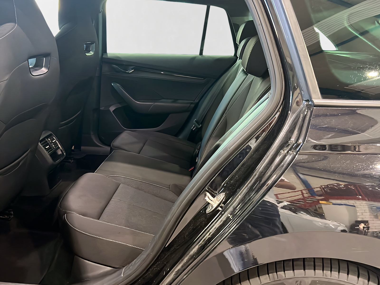 SKODA Octavia Combi 2.0 TDI DSG SportLine 4x4**CH Auslieferung,Tempomat ACC,Frisch ab MFK**-image-8