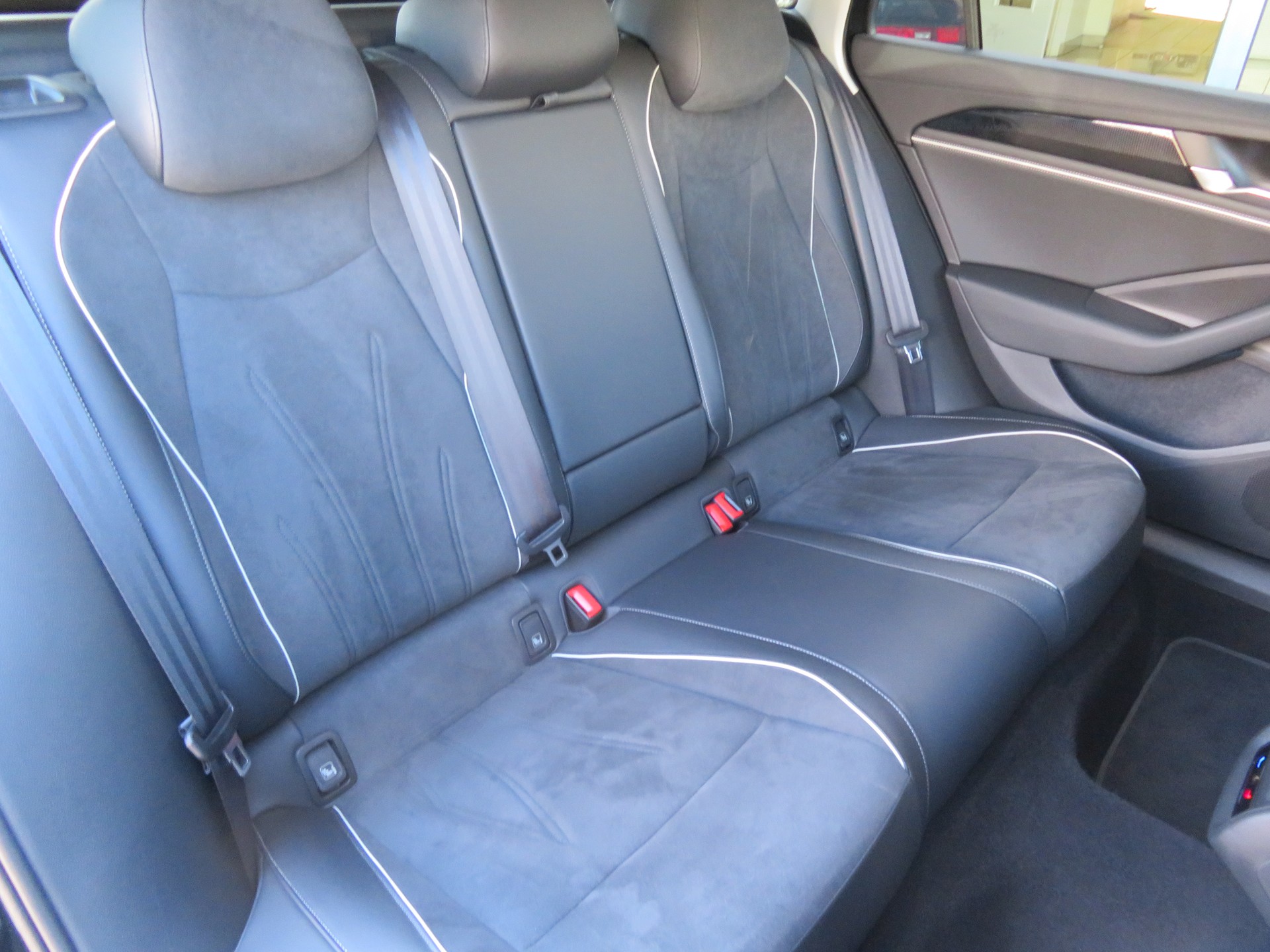 VW Passat Variant 1.5 eTSI evo2 Business DSG-image-11