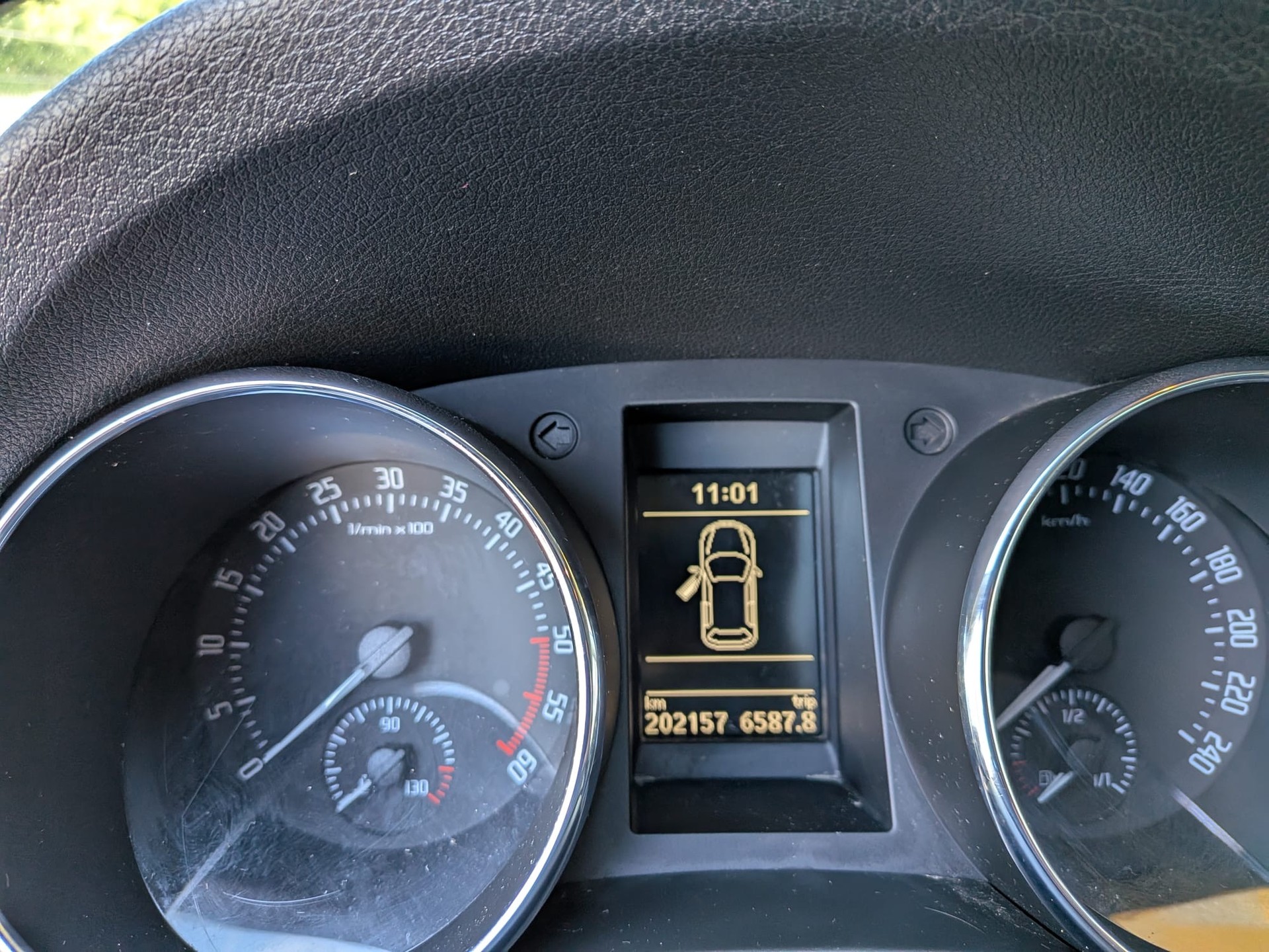 SKODA Yeti 2.0 TDI Elegance 4x4-image-9