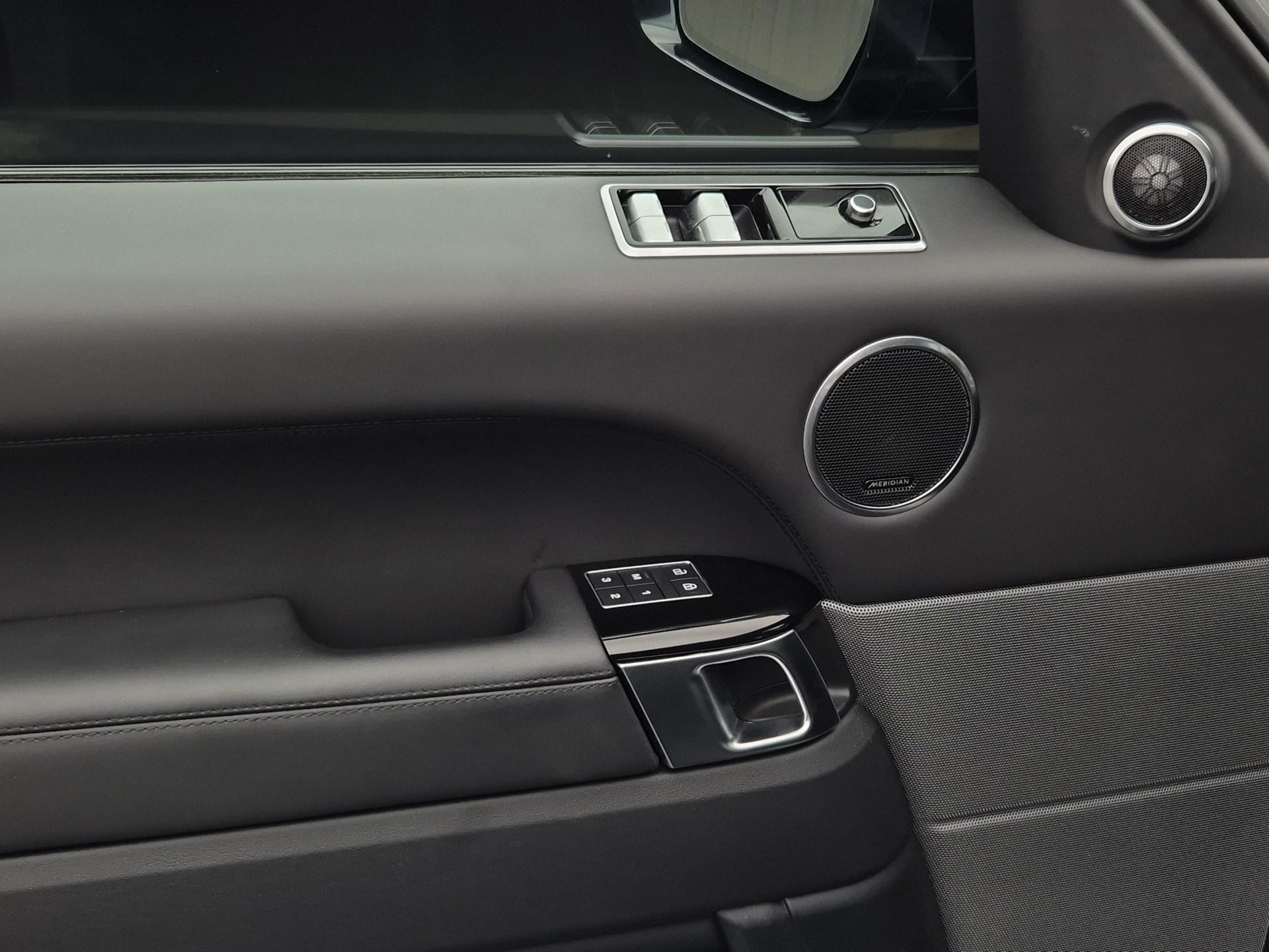 LAND ROVER Range Rover Sport 5.0 V8 SC HSE Dynamic Stealth-image-17