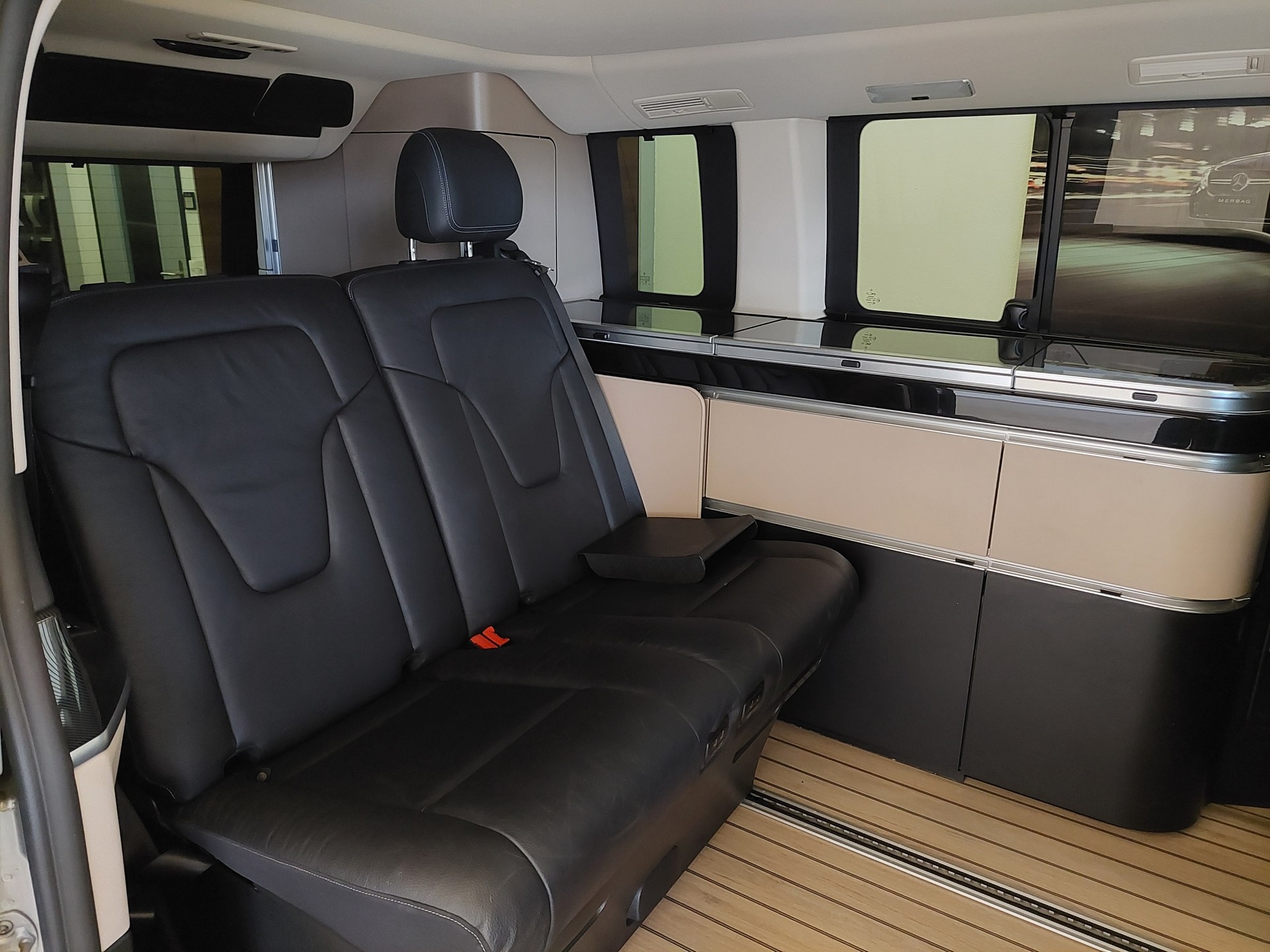 MERCEDES-BENZ 300 d 4matic-image-0