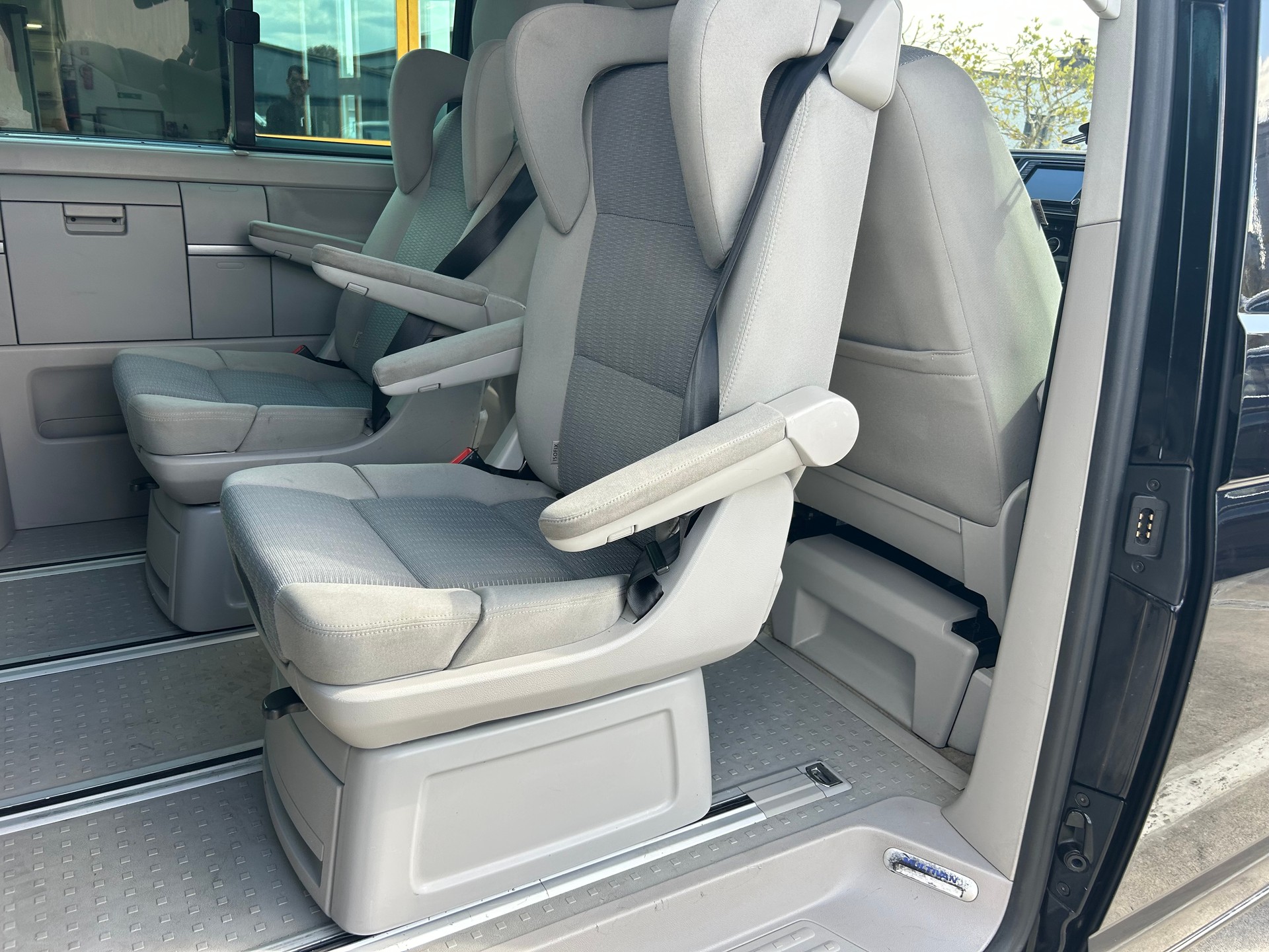 VW T6 Multivan 2.0 TDI Family Edition DSG-image-12