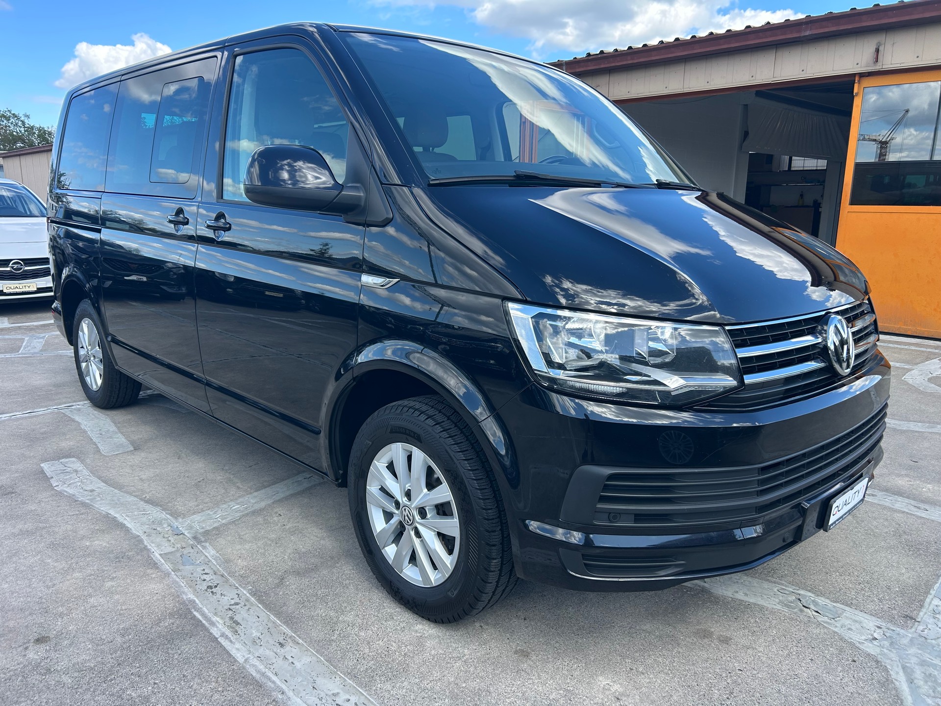 VW T6 Multivan 2.0 TDI Family Edition DSG-image-5