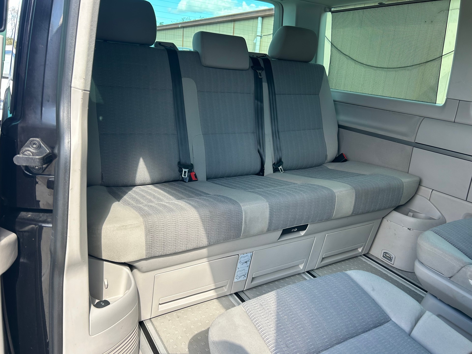 VW T6 Multivan 2.0 TDI Family Edition DSG-image-13