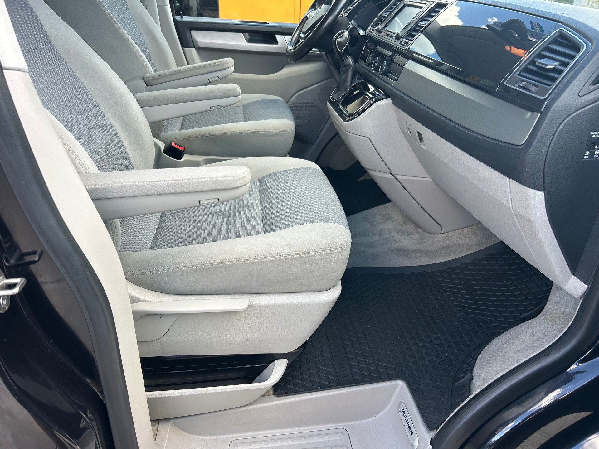 VW T6 Multivan 2.0 TDI Family Edition DSG-image-6