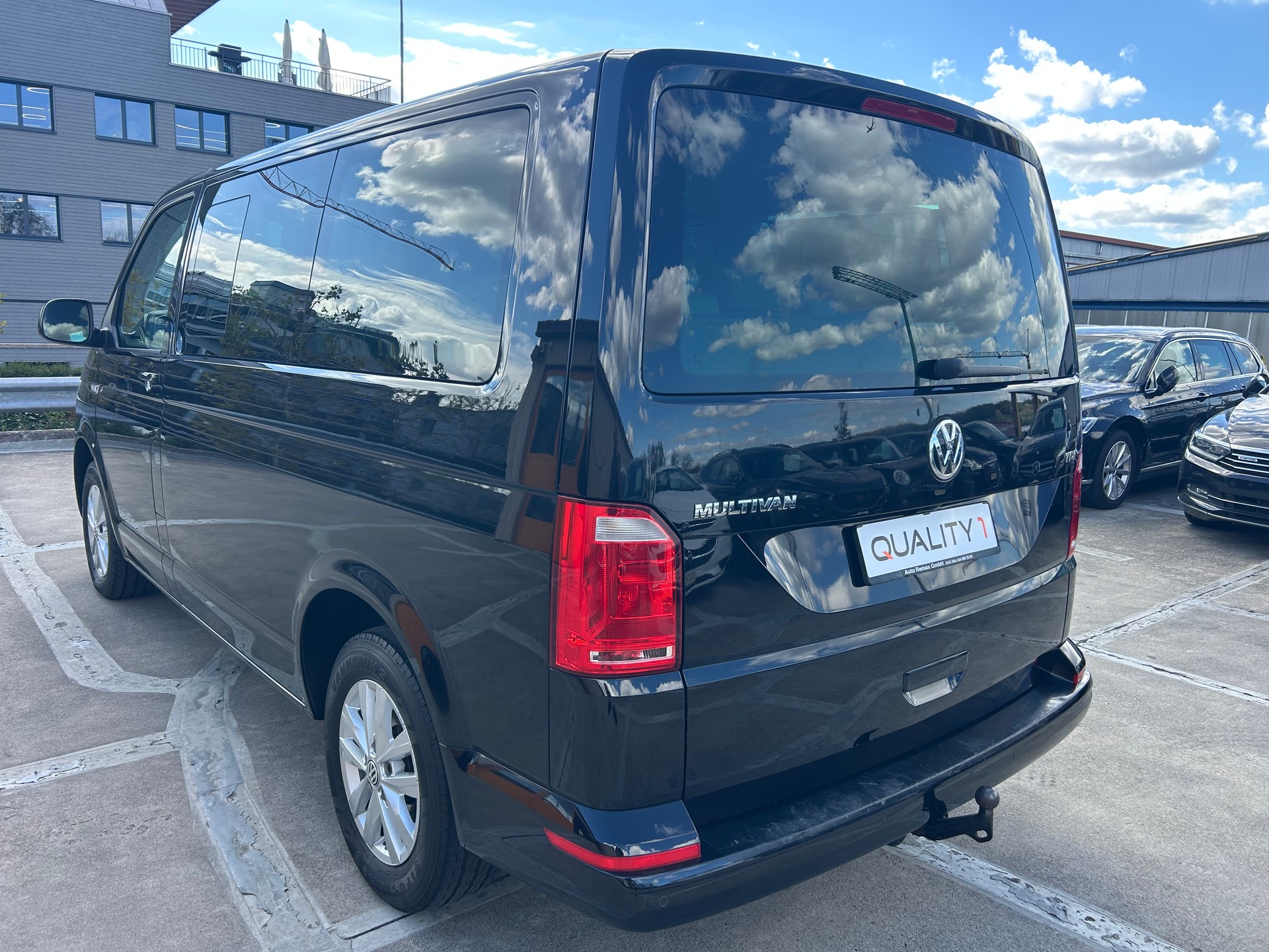 VW T6 Multivan 2.0 TDI Family Edition DSG-image-2