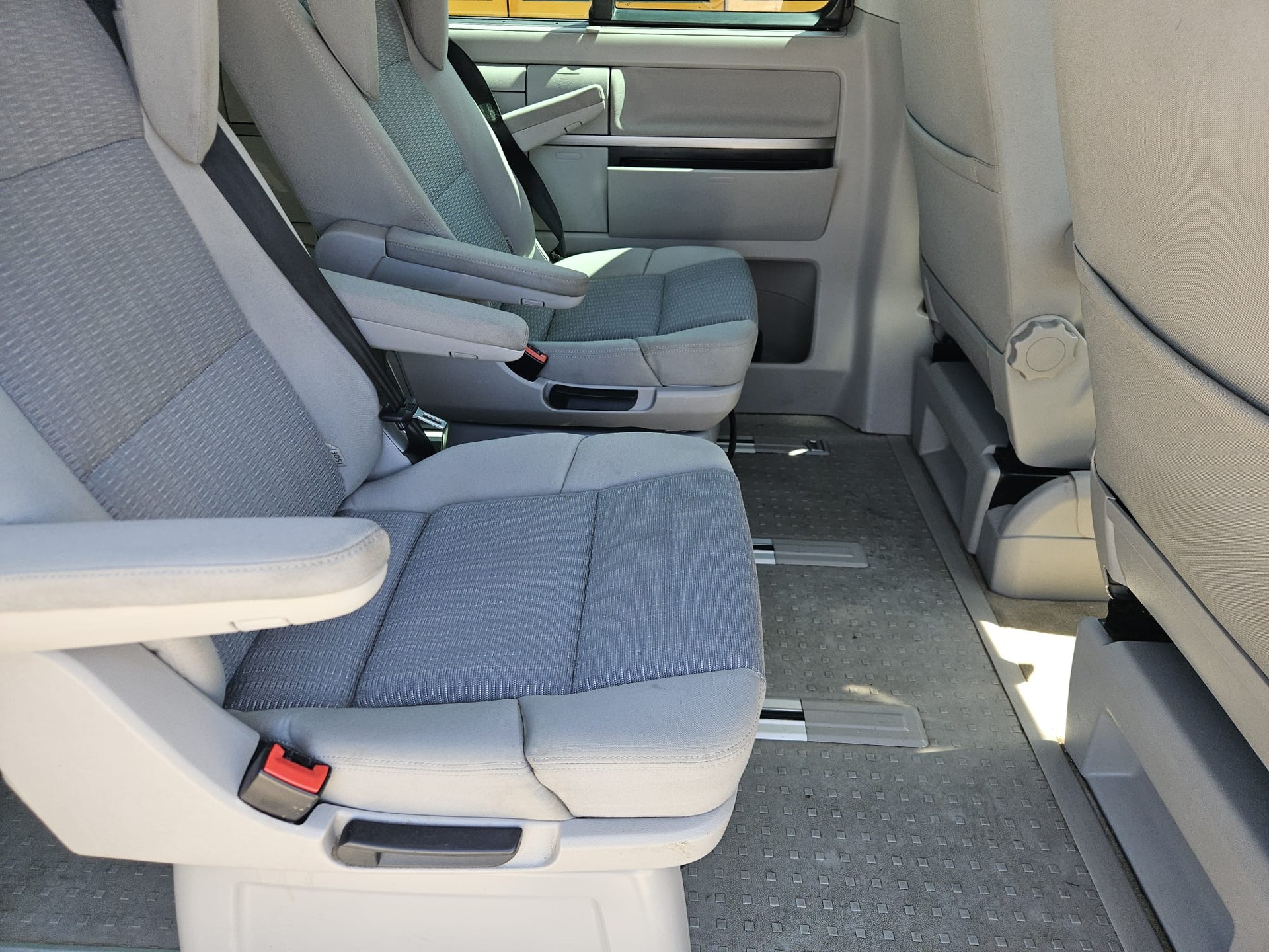 VW T6 Multivan 2.0 TDI Family Edition DSG-image-21