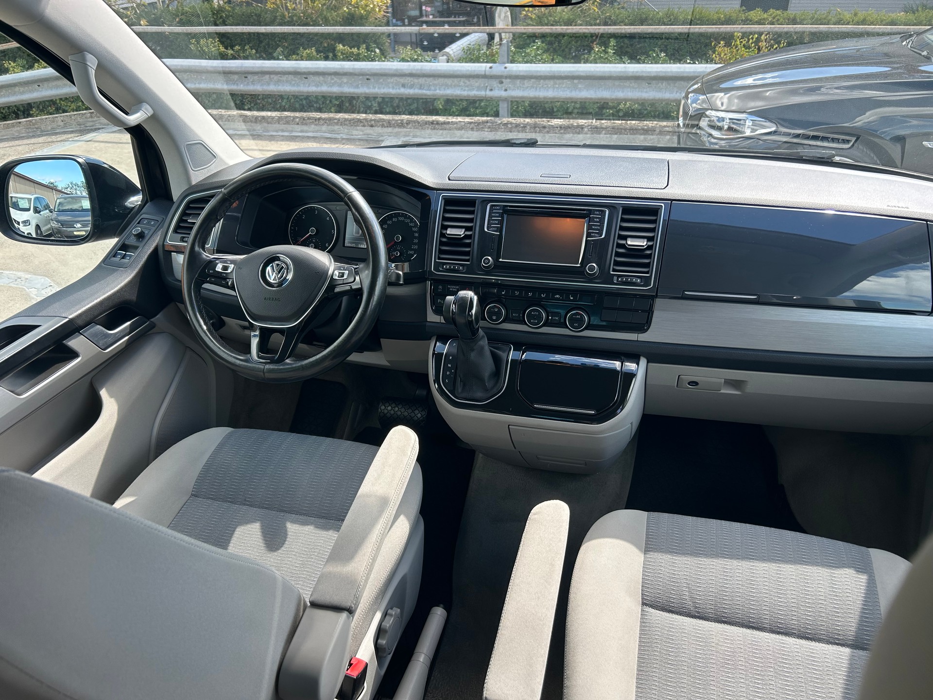 VW T6 Multivan 2.0 TDI Family Edition DSG-image-7