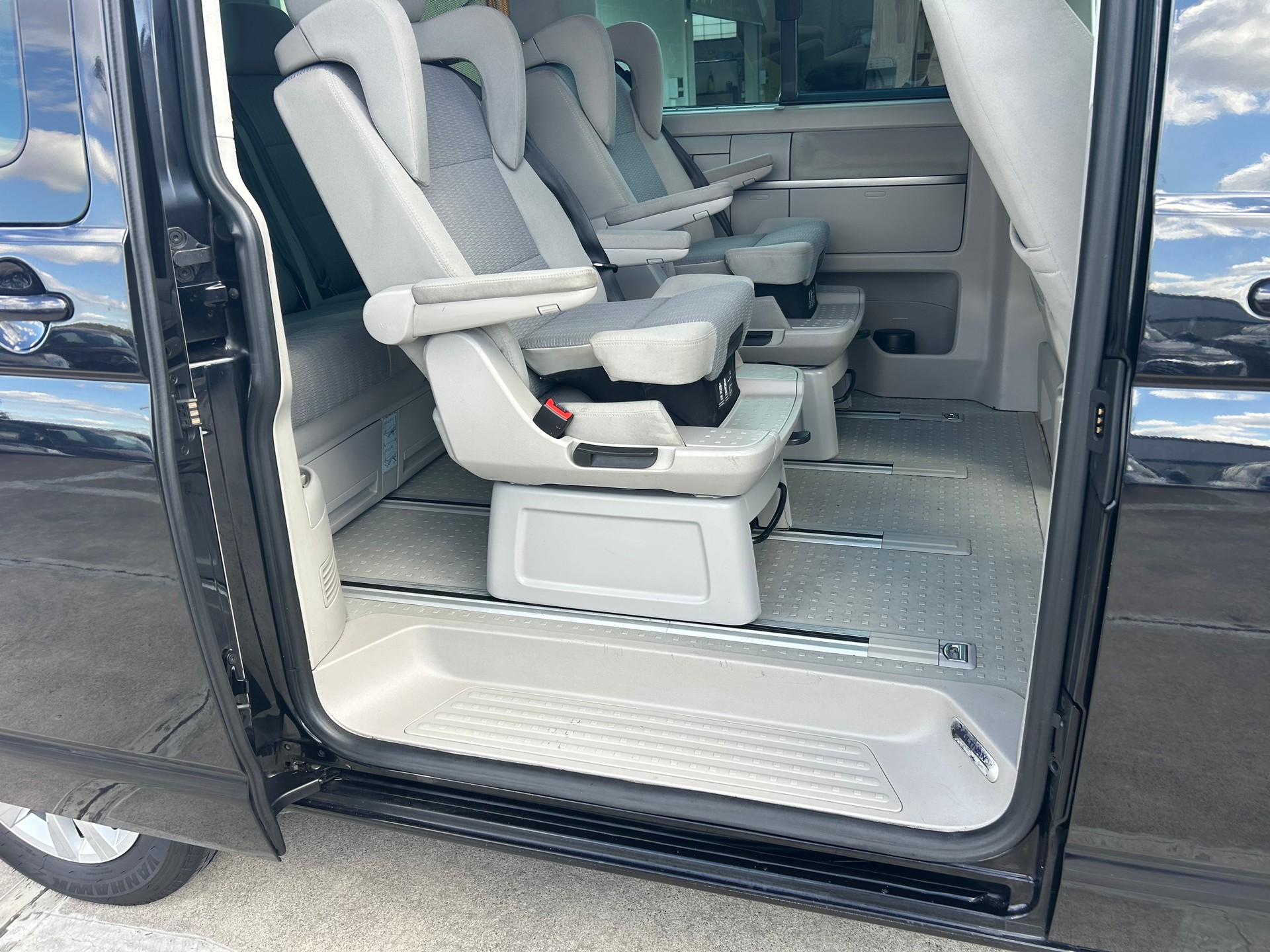VW T6 Multivan 2.0 TDI Family Edition DSG-image-9
