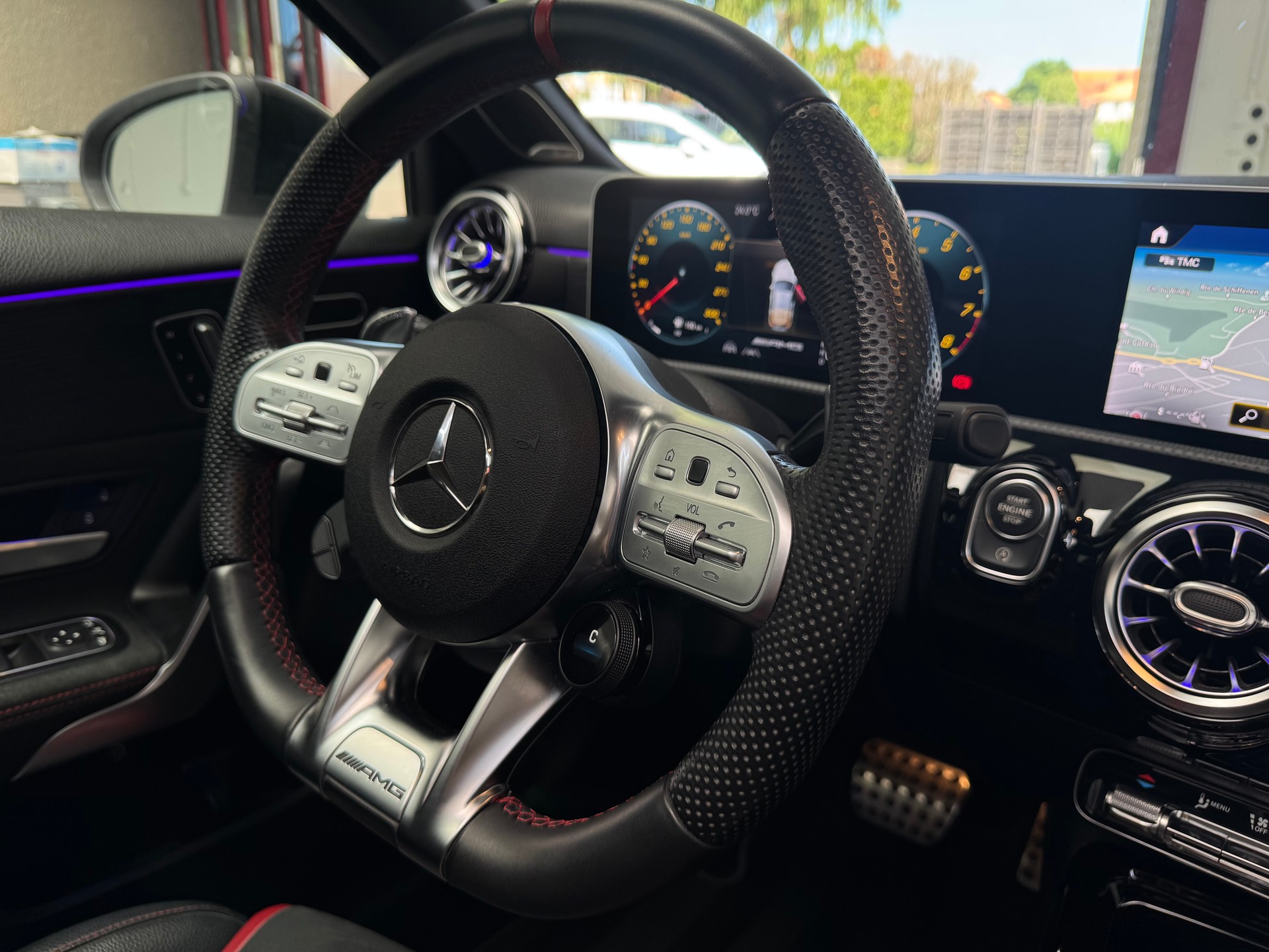 MERCEDES-BENZ A 45 S AMG 4Matic+ Speedshift-image-17