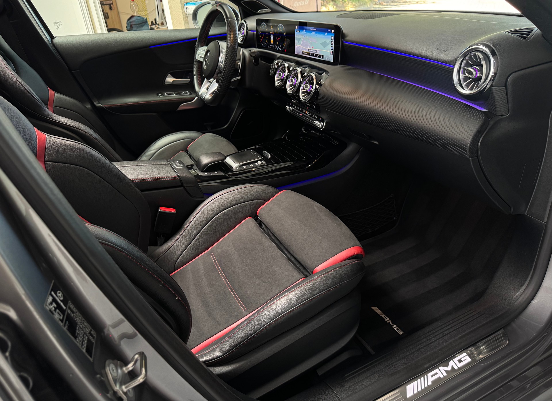 MERCEDES-BENZ A 45 S AMG 4Matic+ Speedshift-image-18
