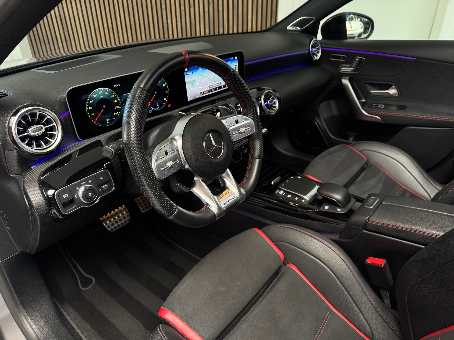MERCEDES-BENZ A 45 S AMG 4Matic+ Speedshift-image-12